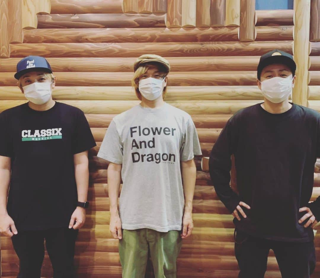 タクマ さんのインスタグラム写真 - (タクマ Instagram)「久しぶりに集まったらTシャツが全部ライブハウスのドネーションで激アツでした。  #京都GATTACA #横浜F.A.D #町田CLASSIX」6月18日 11時34分 - takumamitamura