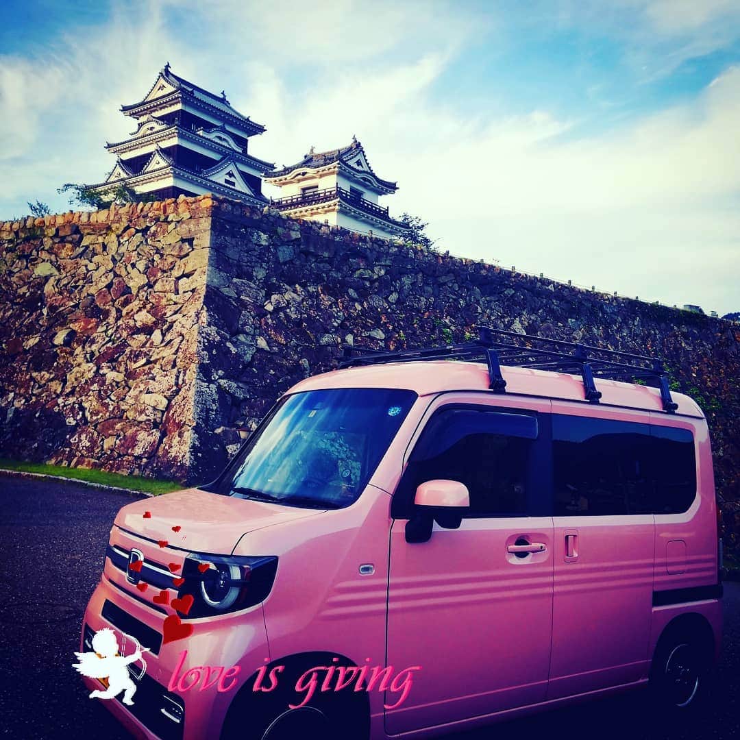 松本隆博のインスタグラム：「。 ベストショット！(^-^) …愛車ｎ-Van。 おひとり様専用車に乗るから一人なのか、1人だからおひとり様専用車に乗るのか？…来月車検だ。 乗り換えて人生変えるか？ このまま乗り続けるか？ 大袈裟な…… ^^;⊂(^・^)⊃⊂(^・^)⊃。」