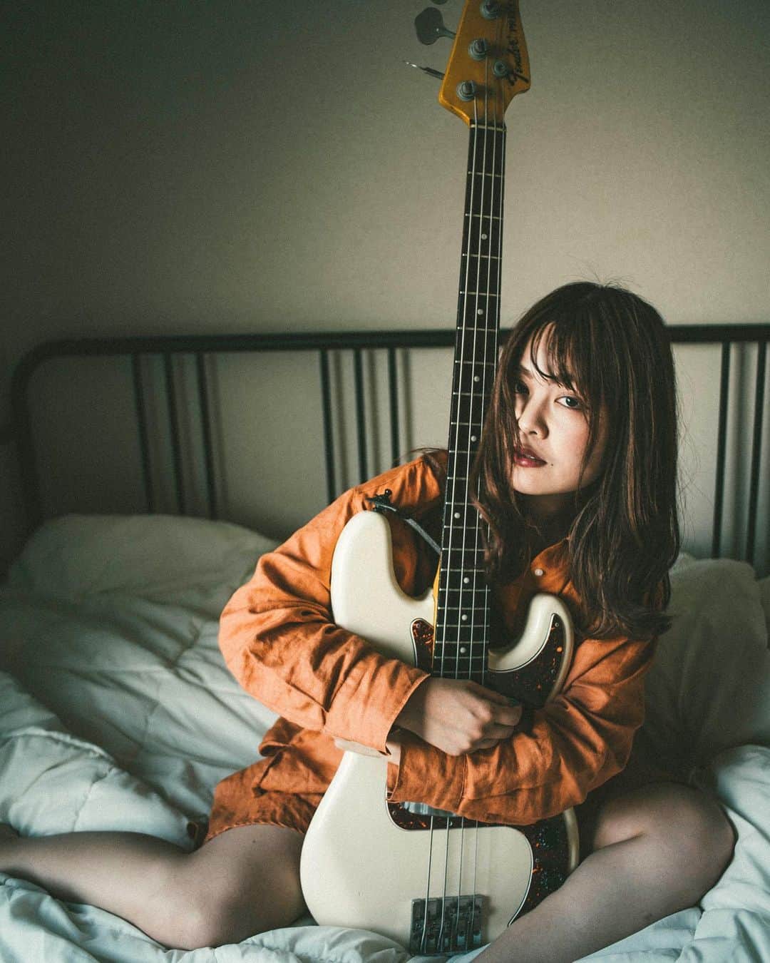 kenta_soyoungさんのインスタグラム写真 - (kenta_soyoungInstagram)「Fender Precision Bass. . . . 僕の女（ベース） を 抱いた女（ハーフ） . . #ってやつ  #ベース女子 . . . model: @ayaketty1685」6月18日 12時47分 - kenta_soyoung