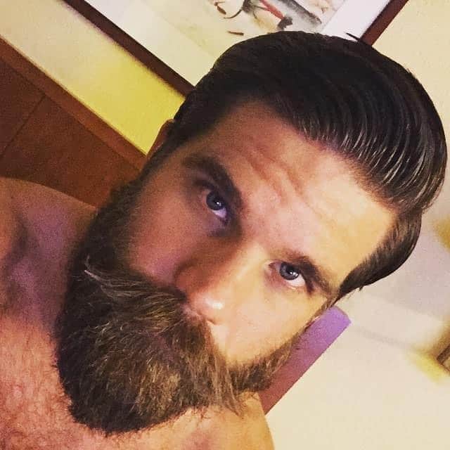 のインスタグラム：「I’ve done it. I’ve grown the world’s most perfect beard.」
