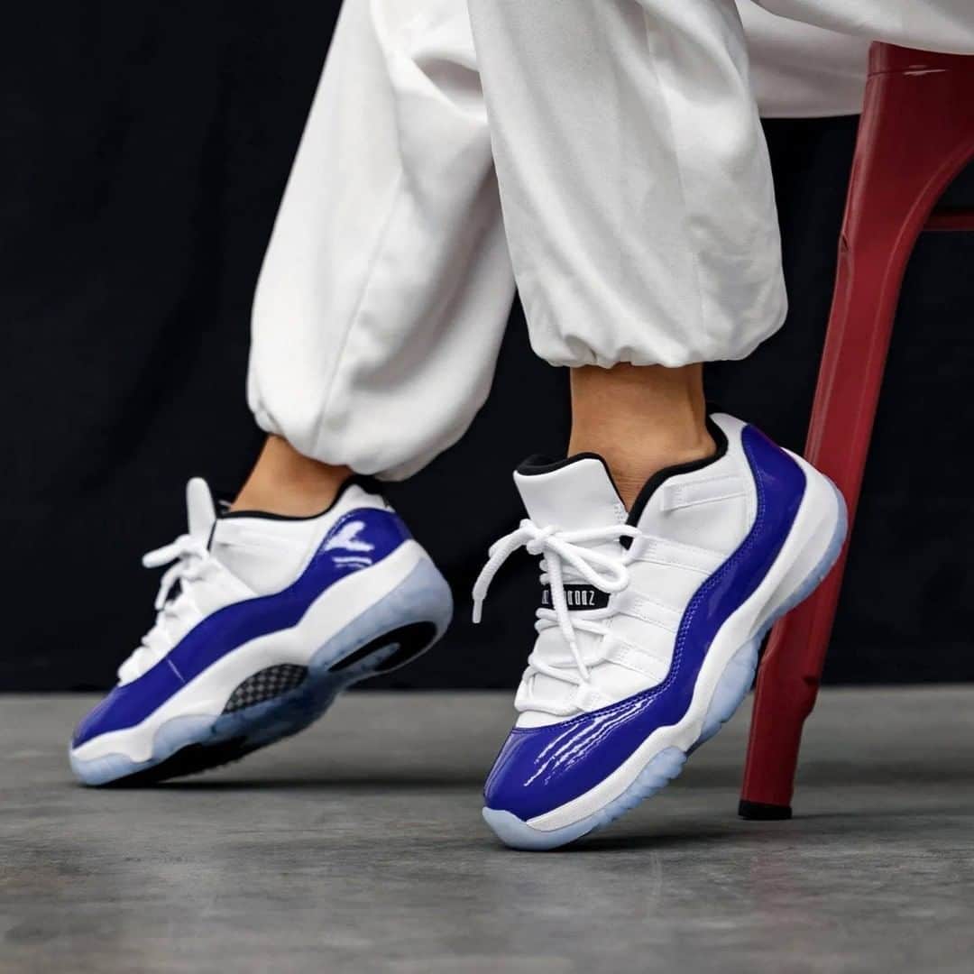 Sneaker News x Jordans Dailyさんのインスタグラム写真 - (Sneaker News x Jordans DailyInstagram)「The WMNS Air Jordan 11 Low "Concord" is releasing tomorrow in the EU. Tag someone who should cop 👀 Link in bio for more details #jordansdaily  Photo: @asphaltgold_sneakerstore」6月18日 4時00分 - jordansdaily