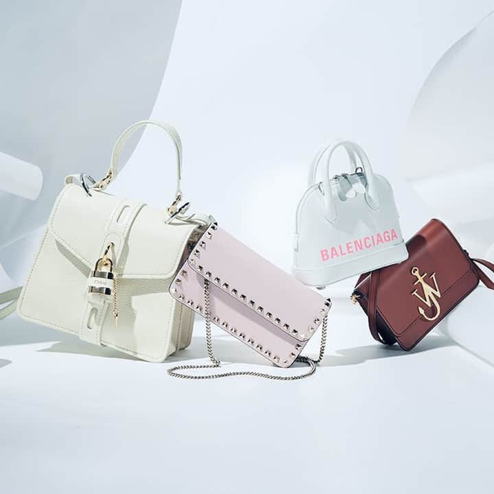 GILTのインスタグラム：「Step out of the house in style. #Balenciaga and more handbags are here.」