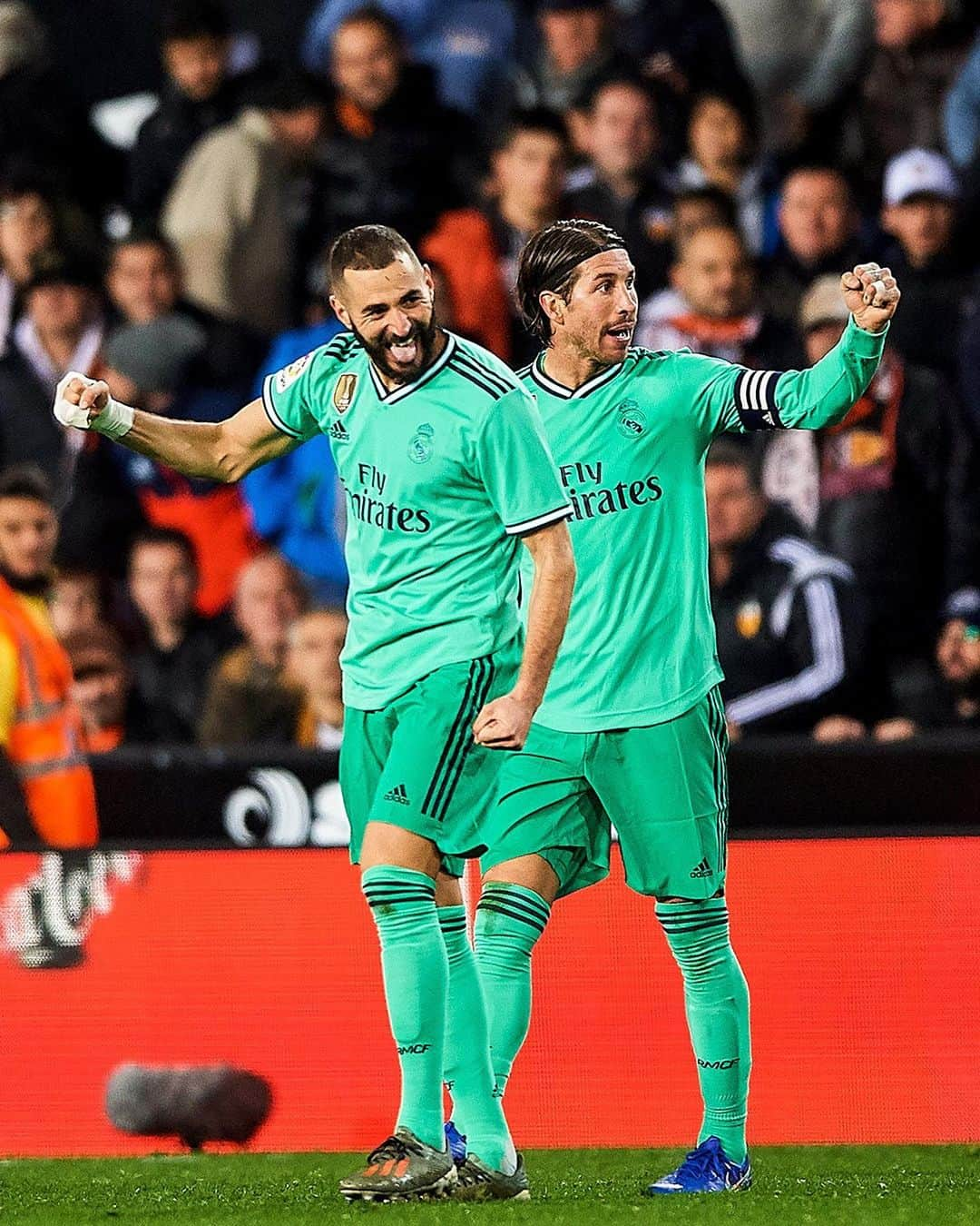 レアル・マドリードさんのインスタグラム写真 - (レアル・マドリードInstagram)「🤯 DRAMATIC! 🔙 The last time out against Valencia in @LaLiga... ⚽️ La última vez que jugamos contra el Valencia en @LaLiga... #RMLiga | #HalaMadrid」6月18日 4時00分 - realmadrid