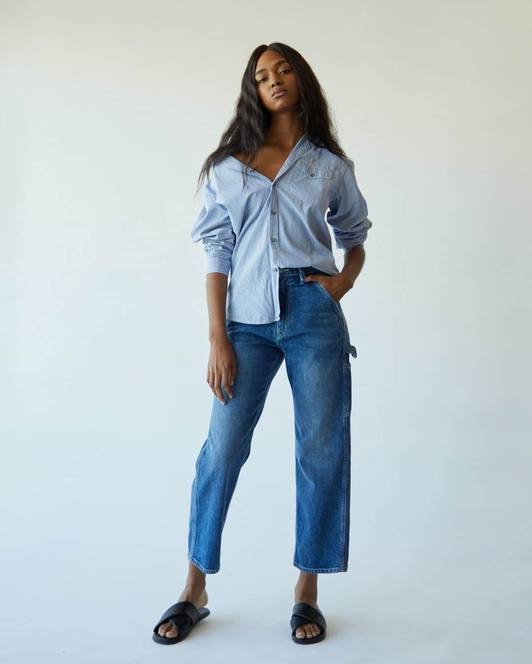 ハドソンのインスタグラム：「Hard at work, hardly working…whatever your flow, the Carpenter Pant is it.」