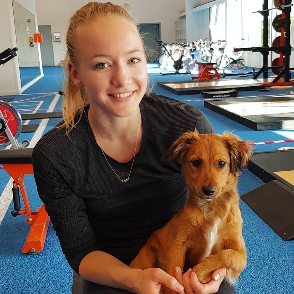 リーケ・ウェイファースのインスタグラム：「Getting stronger everyday 💙 I’m taking it step by step to get fully recovered for another journey!  I’m glad I have a great team with experts around me (includes my dogs mental support as well🥰) who help me to get through this recovery phase into a new start of a successful year!  I cannot wait to finally be able to do gymnastics training again! 🙏🏼 For the most of us gymnasts and athletes, we will start from scratch and we need to focus on what we can do and that we take ourselves on another adventure! A new journey to take it step by step, to accept every challenge on every new day and we face it with our strength and faith! It will come, we need a little patience, we need a little bit of love and we need to do the work, day by day, then I believe we (all) can! 💪🏼」