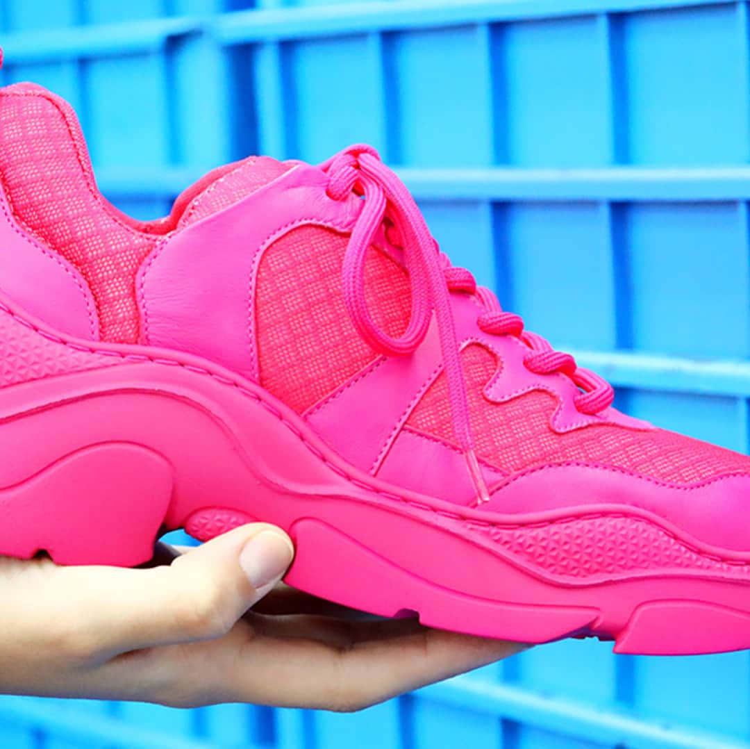 Schutzのインスタグラム：「COLOR FEVER WITH THE CHUNKY S.95-18 ❤️ #dadsneakers」