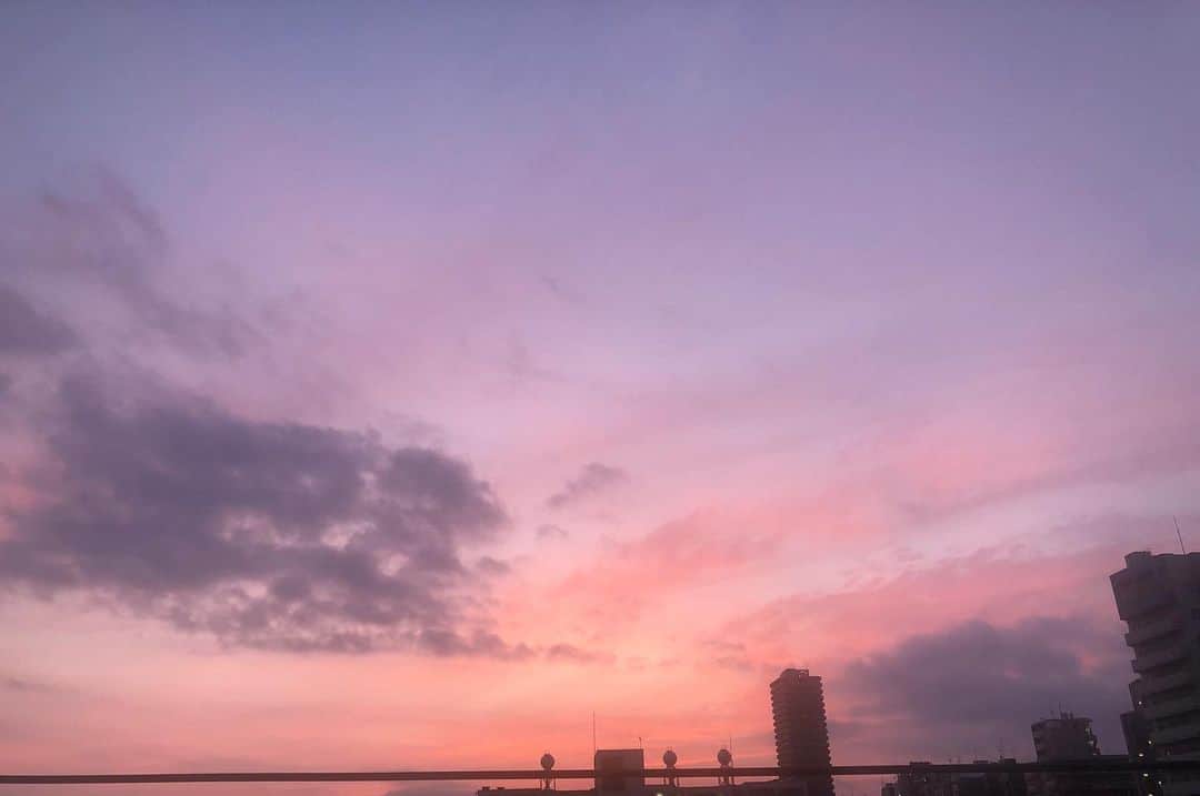 LOVEのインスタグラム：「久々の朝焼け。 早いね、夏ですね。」
