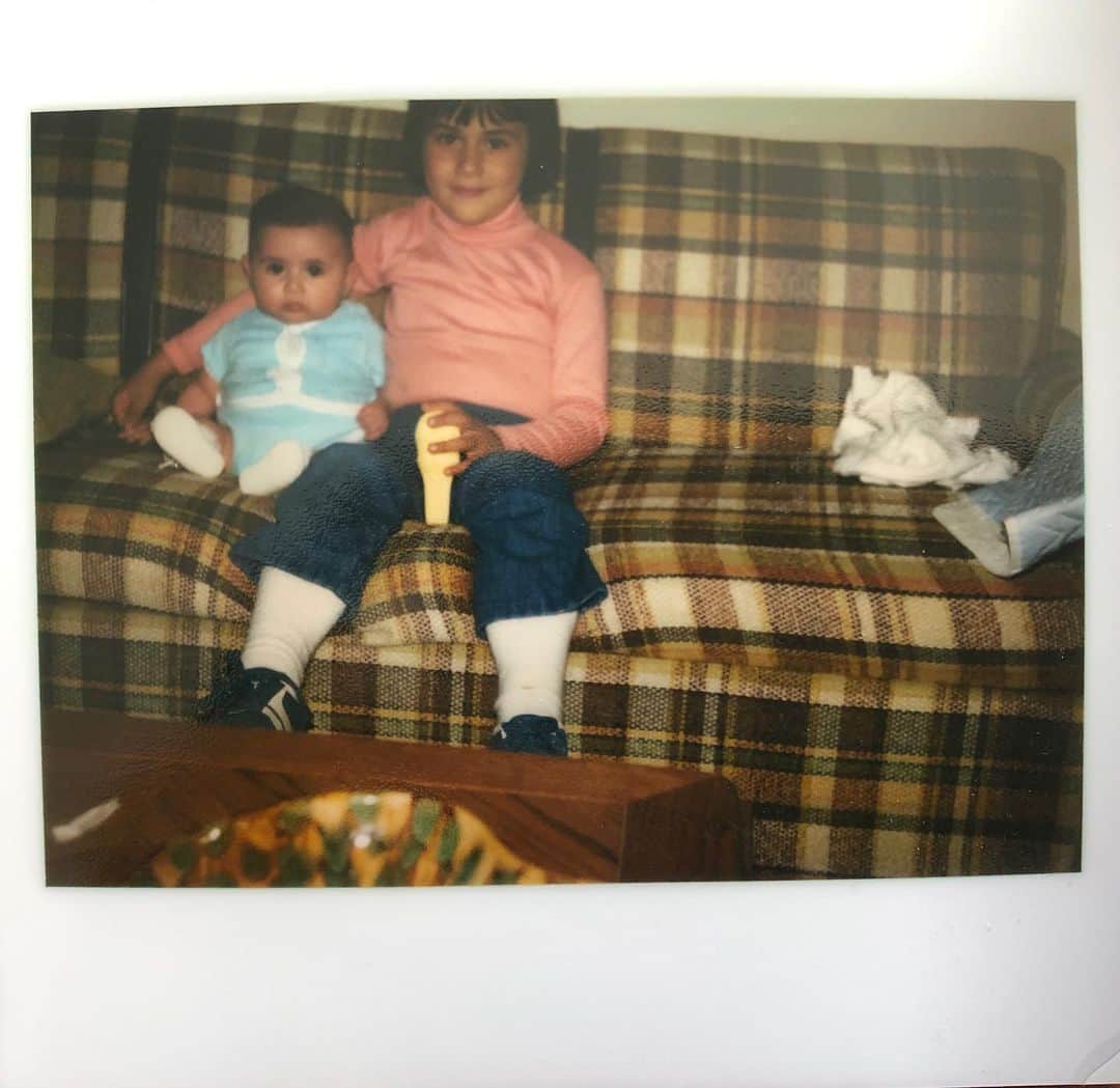 チェリーン・ダビスのインスタグラム：「Happiest of birthdays to the one and only @deemah.dabis ‼️ The first of my younger sisters to come along and sweep me off my feet. ❤️🎂❤️」