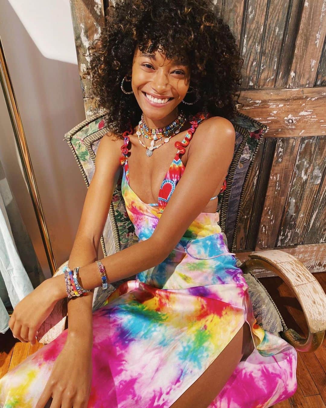 ダニジョーのインスタグラム：「A smile is the best accessory a girl can have 😄 @chey_maya #dannijogirls」
