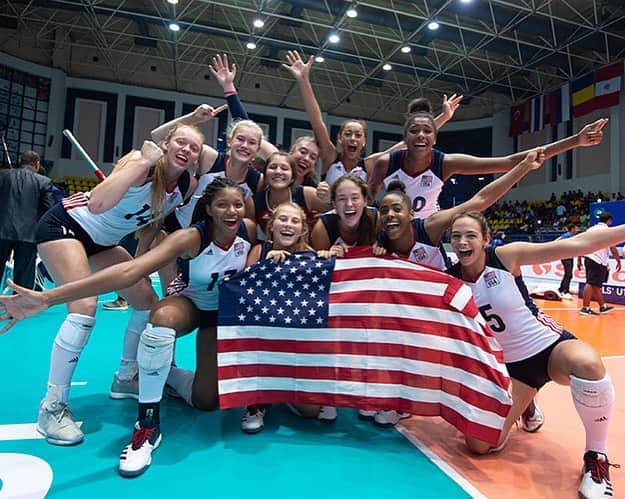 USA Volleyballさんのインスタグラム写真 - (USA VolleyballInstagram)「USA Volleyball is proud to announce its 2️⃣0️⃣2️⃣0️⃣ U.S. Women's Junior National Training Team roster, which includes several members from last year's FIVB Girls' U18 World Championship gold-medal team and eight players who will be college freshmen this fall. . Check usavolleyball.org for the roster.」6月18日 5時06分 - usavolleyball