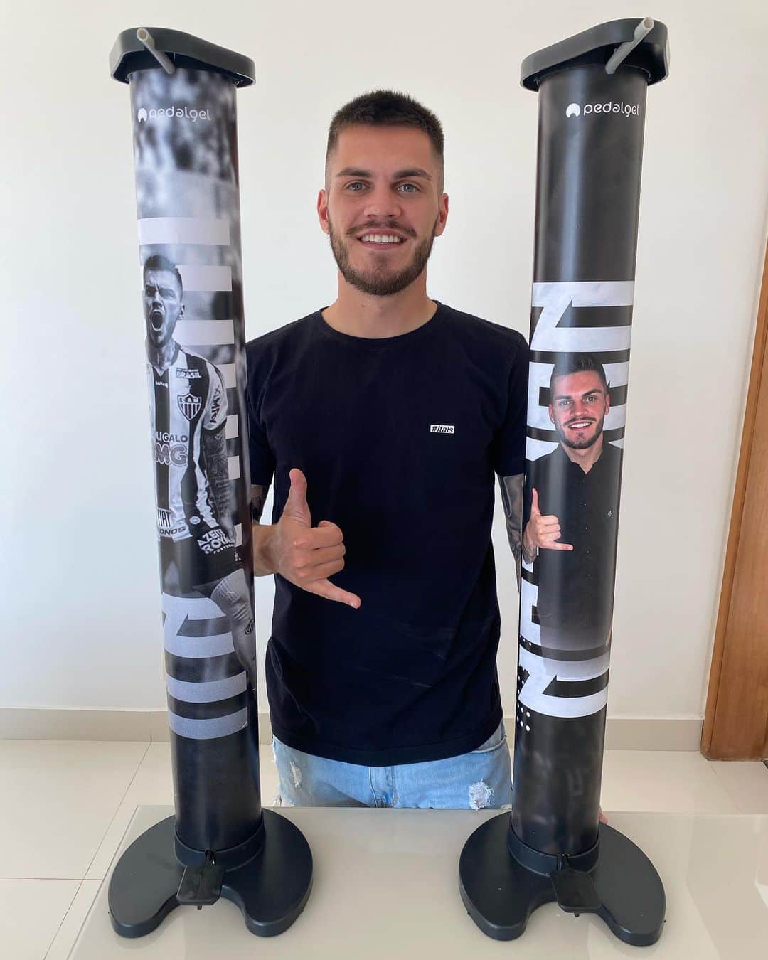 ナタンのインスタグラム：「Obrigado  @pedalgel  por me auxiliar nesse combate ao Corona Vírus 🦠  #CoronaOut」
