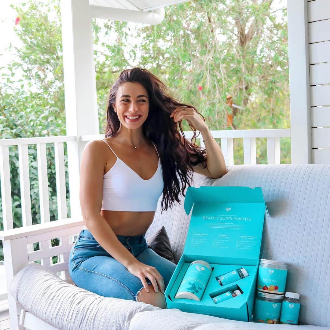 Danielle Robertsonさんのインスタグラム写真 - (Danielle RobertsonInstagram)「EXCITING ANNOUNCEMENT & GIVEAWAY!!! 🥳🎉🎉 ⠀ I’m so excited to announce that the new @womensbestbeauty line is launching on 24th June at 12 PM EDT (New York time) / 6 PM CEST (Europe time)  To celebrate the upcoming launch, we are hosting a MASSIVE GIVEAWAY for 7 lucky winners who will win the entire @womensbestbeauty line for themselves and their bestie! ⠀ TO ENTER ͈ ♡ Like this post & tag a friend ♡ Follow @womensbestbeauty ♡ Like their most recent photo and tag a friend (you can enter multiple times!) ⠀ The winners will be announced on the 22nd of June. The official launch of these products will be on the 24th June 🎉」6月18日 5時44分 - dannibelle