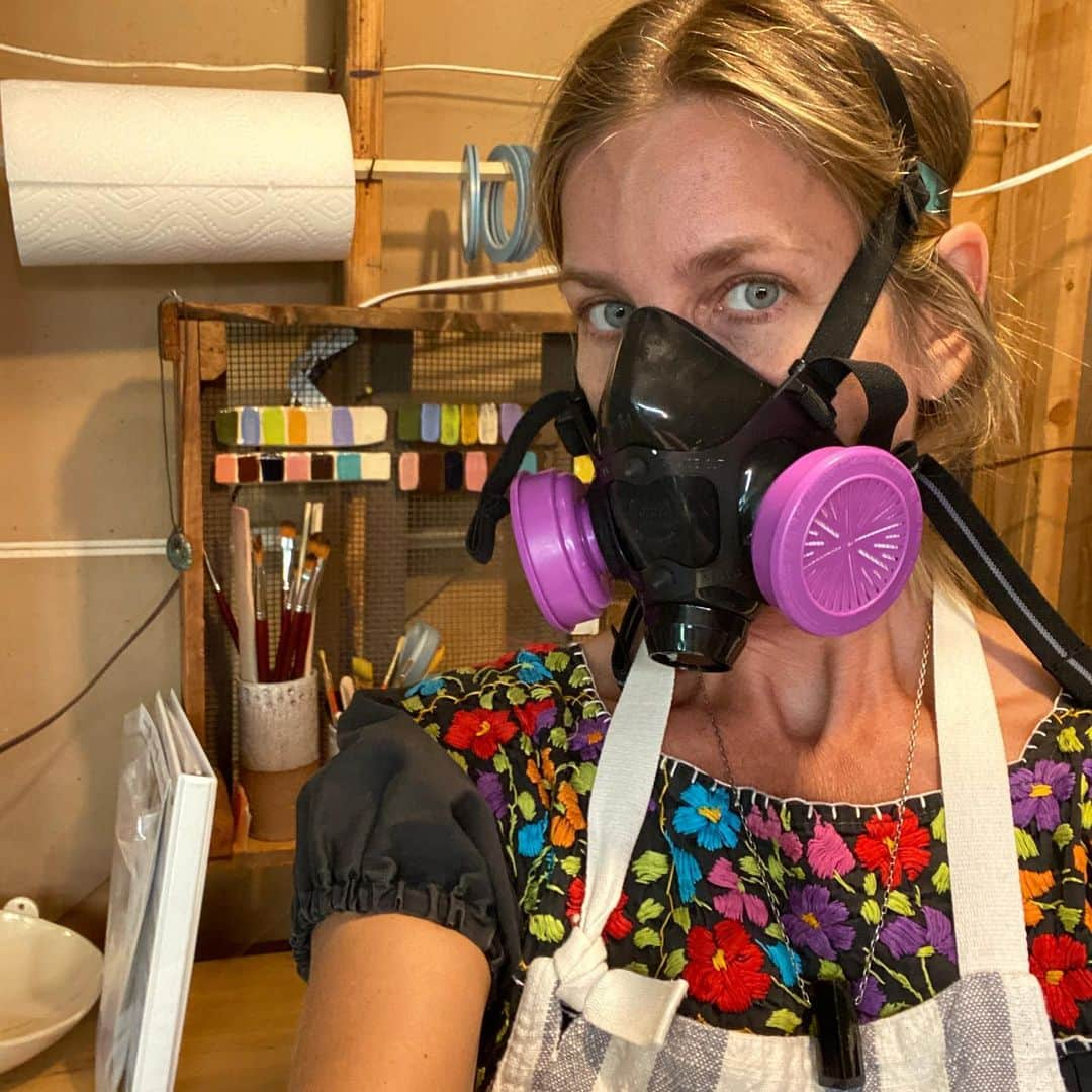 シェリ・ムーン・ゾンビさんのインスタグラム写真 - (シェリ・ムーン・ゾンビInstagram)「I wear this mask when I’m in my studio mixing dry glazes for my pottery-I used to feel very “breaking bad” when wearing it, now it’s just pretty normal. #mixingglazes #potterystudio #pothead #breakingbad #siliconehalfmask」6月18日 5時57分 - sherimoonzombieofficial