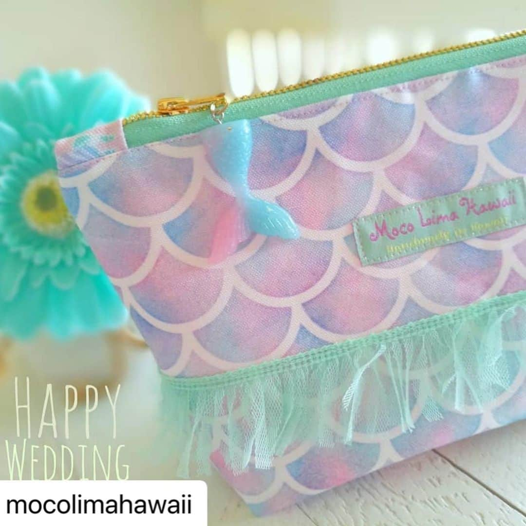 Hundred Dreamsさんのインスタグラム写真 - (Hundred DreamsInstagram)「#Repost @mocolimahawaii with @make_repost ・・・ New* Pastel Mermaid Pouch, Made By Moco #happywedding#myfriend#celebrate#joy#weddinggift#happy#smile#forever#love#mermaid#weddingparty#weddingcake#hawaiiwedding#mocolima#hawaii#結婚#おめでとう#友達#嬉しい#幸せ#永遠#ブーケトス#新婚旅行#ハワイ挙式#海外挙式#モコリマハワイ  お友達の結婚の報告に嬉しくて♡　ほっこり気分で作ってみました〜 ♡Mocolima Store Open 13:00-18:00♡  皆さまのご来店を心よりお待ち致しております。」6月18日 6時12分 - hundred_dreams