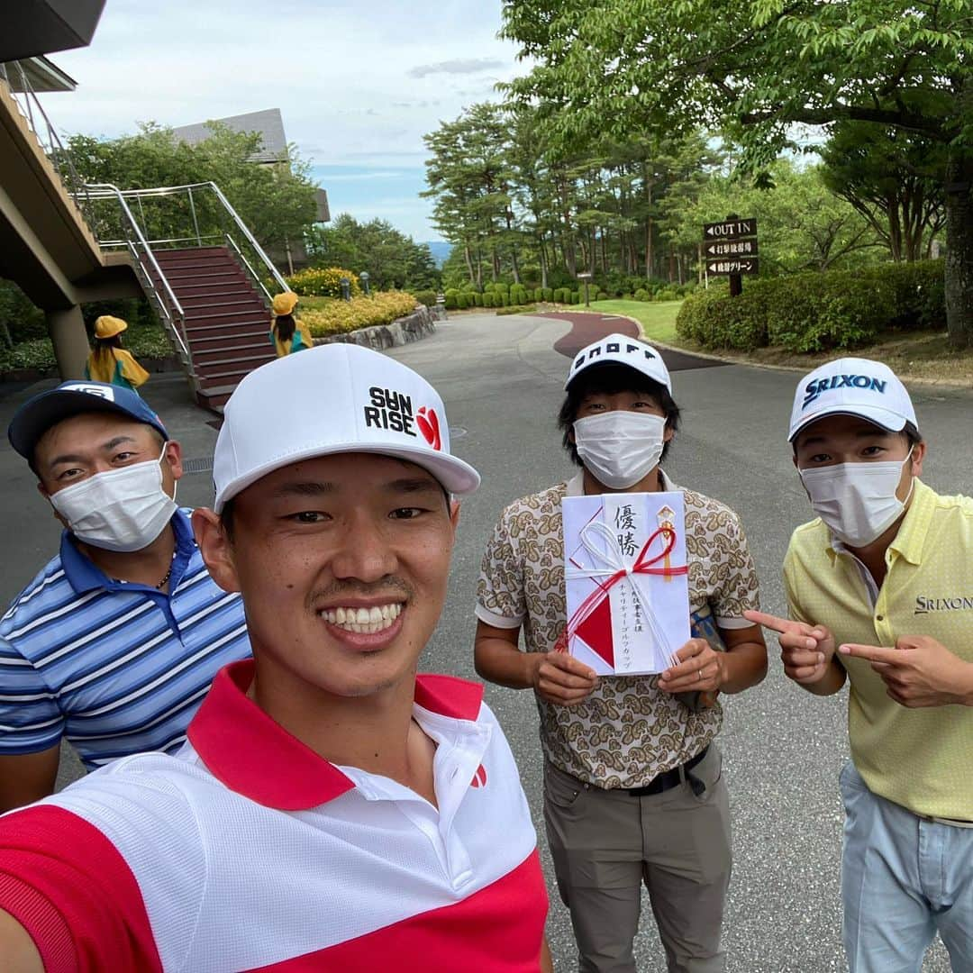 中西直人さんのインスタグラム写真 - (中西直人Instagram)「おはようございます☀️ 昨日まで、医療従事者支援チャリティーゴルフカップ　ｓｕｐｐｏｒｔｅｄ　ｂｙ　ＥＬＥＣＯＭ　がありました。  主催して頂きましたエレコム株式会社様、また、各スポンサーの皆様、本当にありがとうございました。  結果は、70.70のトータル4アンダーで11位でした。が、本当に有意義な時間を過ごせました。  これも、エレコム株式会社様、各スポンサーの皆様のおかげだと思っています。  成績も大事ですが、私達の仕事は盛り上げる事です。  ですが今回の試合は、プロゴルファーを盛り上げる。そんな試合でした。  感謝しかありません…  本当にありがとうございました。  #エレコム株式会社  #jgto #abematv  #ISPS #Jaermann＆Stubi #matchingnavi #volkswagen  #サトウ食品 #株式会社日創 #ティエムプラテック #KME株式会社 #信和ゴルフグループ #titleist  #scottycameron  #footjoy #pinggolf  #taylormade #エリートグリップ #谷整体院 #エアウィーブ  #グラウクス #awesome #kasco #eyevol #only1project #yolo #中西直人 #あゆみチャンネル #sanrise」6月18日 7時00分 - sanrise.18