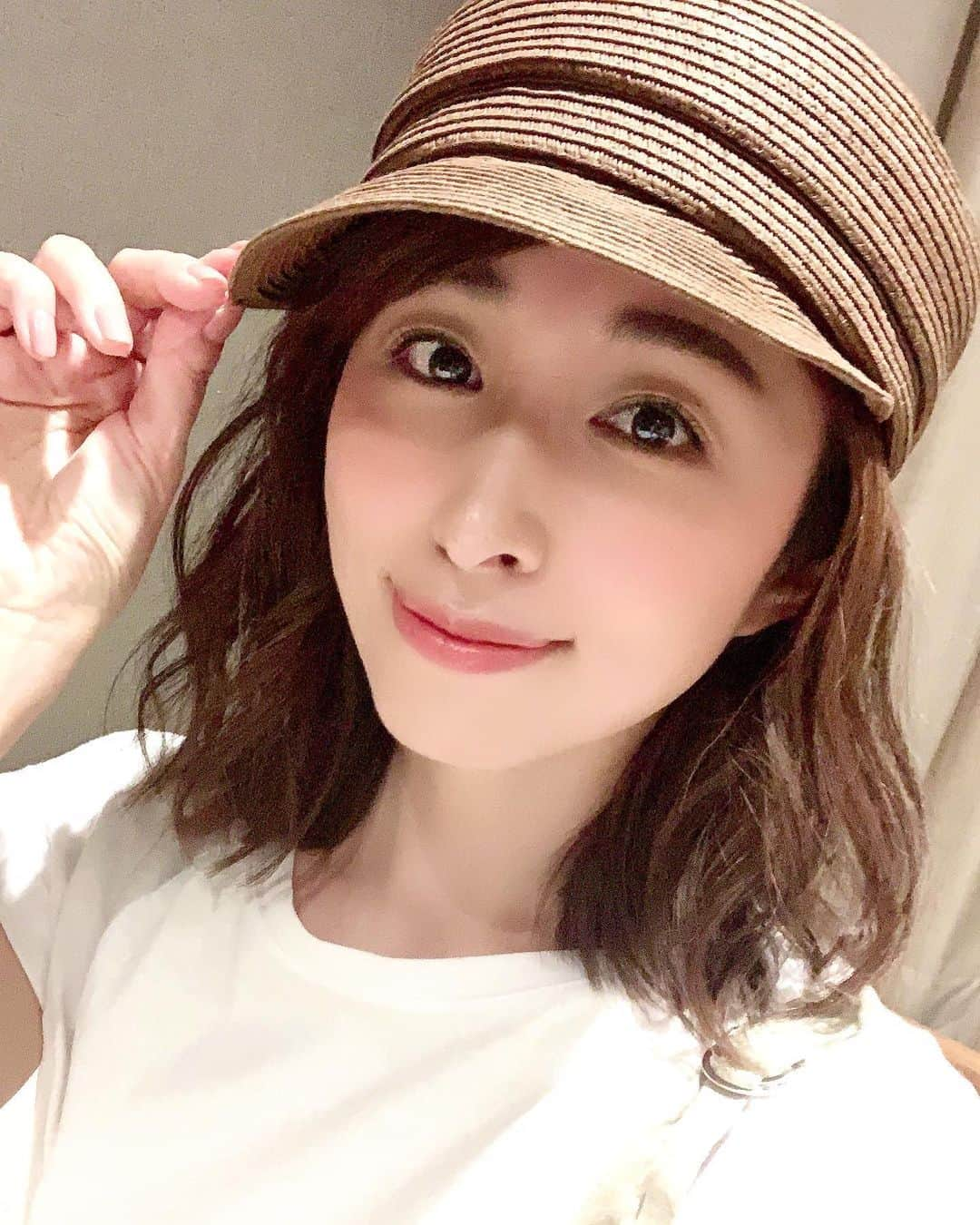 森木美和のインスタグラム：「おはようございます☀今日も暑そう💦﻿ ﻿ 昨日の撮影でのヘアメイク☺️✨﻿ 最近買った帽子ともピッタリ👒♫﻿ ﻿ ﻿ #ブレードキャスケット#マリンキャスケット#夏帽子﻿  #撮影#ミディアムボブ #モデル #shooting #model #fashion #スナップ#ポートレート#ヘアメイク#ヘアアレンジ #ウインク」