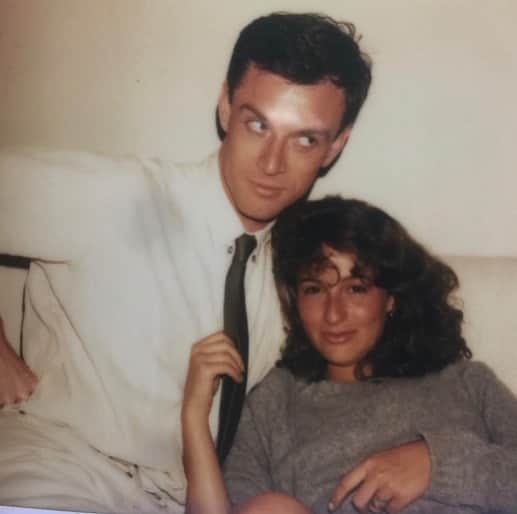 ジェニファー・グレイのインスタグラム：「💔paul fortune 👑1984 was when i first lived with him in his spectacularly funky hacienda in laurel canyon, in the coziest bunk built into the wood paneled guest room built like a ship (with porthole even) the bougainvillea exploding just outside the steel framed window. i fell in love with LA life because of him. it was my refuge whenever i was shooting in LA. it was my home during the filming of ferris bueller. paul was the most extraordinary host, had the best impromptu parties thrown together effortlessly with the most interesting people. nobody had better style or taste and everyone loved him. hollywood in the 80’s was a magical time, and he was the only person you needed to know to guarantee you’d be missing nothing. he opened the fake club in a trailways  bus depot, everything he touched was completely original and fun. he went on to become the most sought after interior designer, les deux cafes, sunset tower, etc. i never have designed a house without his generous and brilliant input.  i miss our wild days, and am so sad to have our more sedate days cut short.  #paulfortune #rip #paulfortunedesign #hollywoodinthe80s #fakeclub #lesdeux #paulfearon #sunsettower」