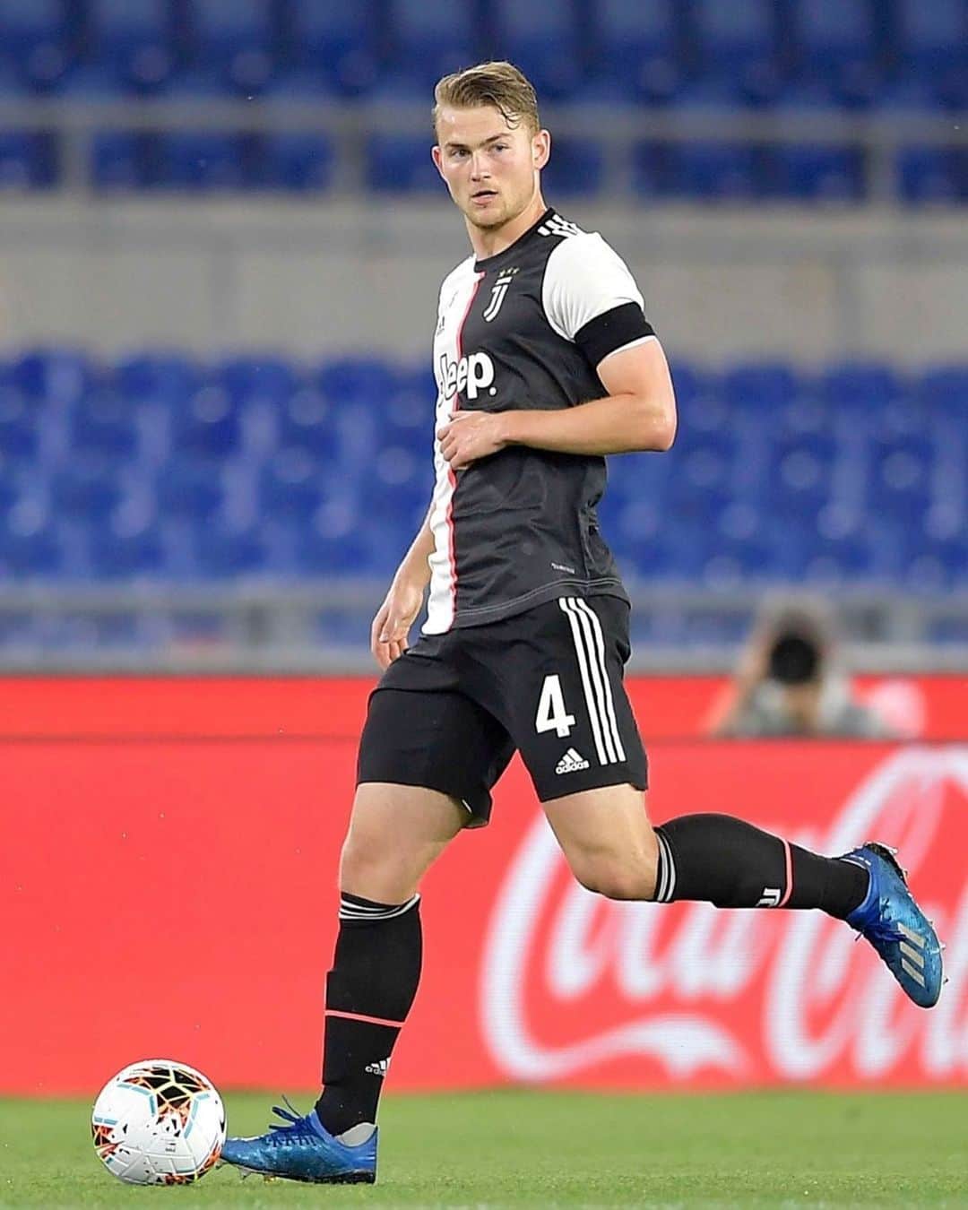 マタイス・デ・リフトのインスタグラム：「Disappointing result tonight. We must keep our heads up for the return of the Serie A 🔜」