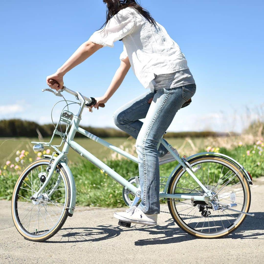GREEN LABEL*グリーンレーベル*クロスバイクさんのインスタグラム写真 - (GREEN LABEL*グリーンレーベル*クロスバイクInstagram)「おしゃれで手軽に乗れて、しっかり走るミニベロ、マークローザM7。 かわいらしい見た目とは裏腹に、ひと漕ぎで進む距離は26インチサイズの自転車とほぼ同じ。見た目も走りも両立したミニベロです。 . BIKE：MARKROSA M7 身長：167cm . #MARKROSA #マークローザ #MARKROSAM７#マークローザM7 #グレイッシュミント #クロスバイク #BRIDGESTONE #BRIDGESTONECYCLE #BRIDGESTONEGREENLABEL #ブリヂストン #ブリヂストンサイクル #ブリヂストングリーンレーベル #自転車 #bicycle #自転車のある風景 #サイクリング #自転車のある生活 #自転車のある暮らし #自転車大好き #自由とおしゃれとブリヂストン」6月18日 7時44分 - bridgestone_greenlabel