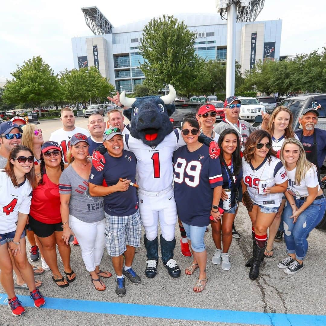 ヒューストン・テキサンズさんのインスタグラム写真 - (ヒューストン・テキサンズInstagram)「A few of our favorite pics from our favorite mascot, @texanstoro1! #NationalMascotDay」6月18日 7時58分 - houstontexans