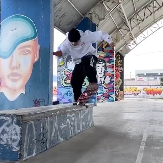 スラッシャーのインスタグラム：「💥✨ @yurifacchini ✨💥 Filmed by @alexandremaiaskt」