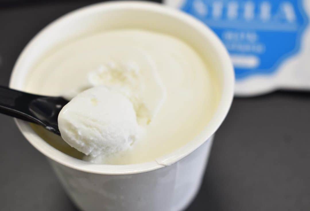 のインスタグラム：「. 生乳たっぷりのジェラート、 「STELLA（ステラ）」を紹介します∑d(d´∀`*) 味は、ミルクと相性のいい、抹茶、イチゴ、チョコ、きなこ、そしてミルク…ぜんぶで5種類♪  愛情いっぱいに育てられた塚島ファームの牛たちの搾りたて牛乳を使用し、着色料、保存料を使わない優しい味です。  ミルクが引き立つその味の秘密は、卵を一切使わないことでミルクの風味を生かしているのだそうです。  ミルクを濃厚に感じながらも、しつこくないさっぱりした後味…これからの季節、手土産に喜ばれること間違いなしです☆彡  もちろん自分のごほうびにも・・・♡ (´∀`艸) . 【STELLAが購入できる場所】 ・道の駅鹿島千菜市 ・肥前めっけもん市 ・鹿島市産業活性化施設 海道しるべ ・道の駅太良たらふく館 ・大村湾パーキングエリア . 【お問い合わせ】 株式会社 塚島ファーム 住所：佐賀県鹿島市大字常広2064-1 TEL ：0954-62-0238 FAX ：0954-62-0238 . 【商品について詳しくは】 さが農村ビジネスサポートセンターHPをご覧ください！ https://www.saga-6sapo.jp/saganmonotachi/tukajima-farm.html . . ■さが農村ひろばホームページ（TOPページ） https://saga-nouson.jp/ . . . #さが農村#佐賀県#佐賀産#saga#サガ#ジェラート#塚島ファーム#ステラ」