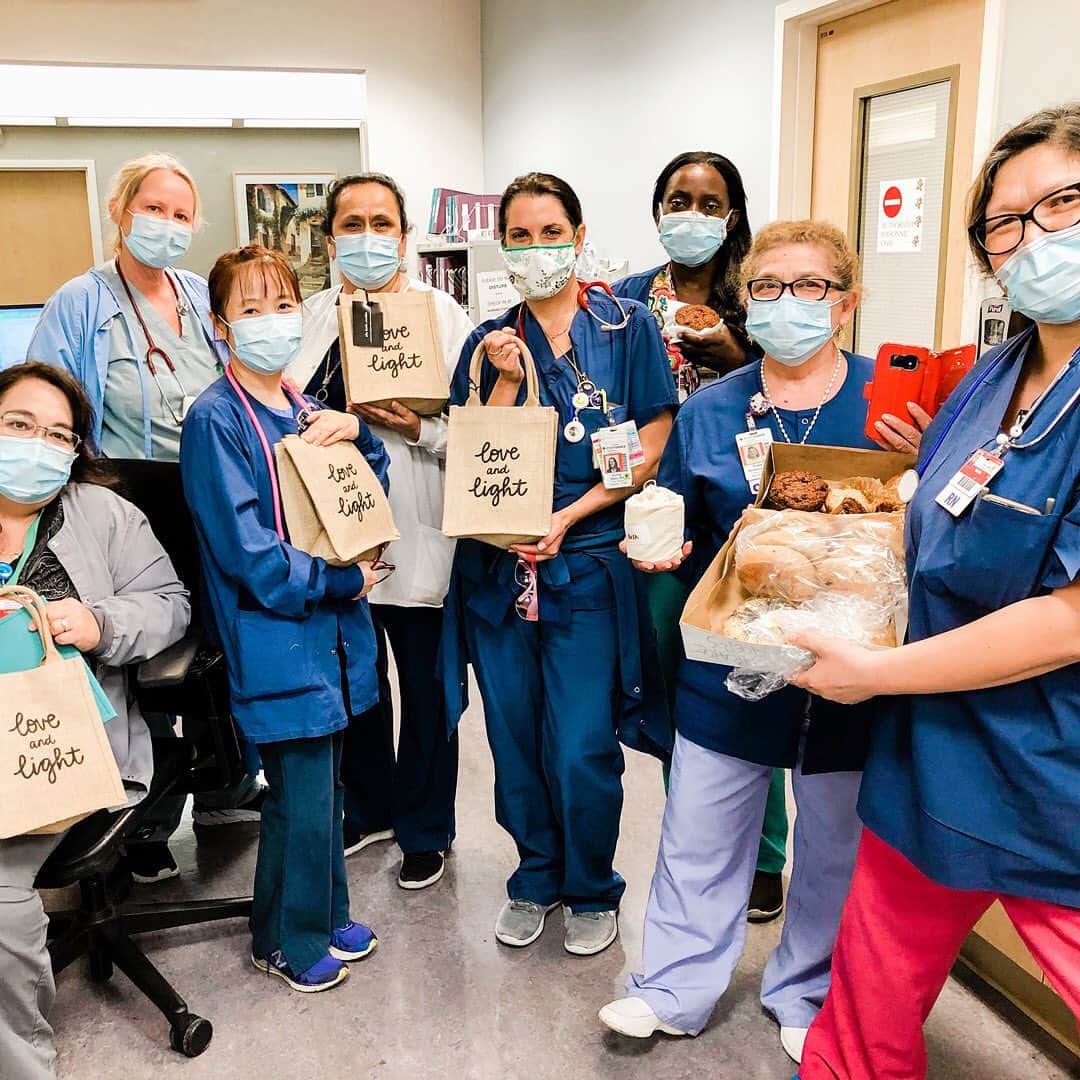 The Little Marketさんのインスタグラム写真 - (The Little MarketInstagram)「Through our Buy One, Give One Collection and Homeboy Bakery Donation Box, we asked for your help to give back to local healthcare workers on the front line of the pandemic. The results confirm what we already knew — we are part of the most supportive and generous community.⁣ ⠀⠀⠀⠀⠀⠀⠀⠀⠀⁣ You have donated over 300 baked goods and over 700 products to healthcare workers. Thank you from the bottom of our hearts for your kindness and compassion. And thank you to the essential workers that care for our communities every day. Link in bio to learn more and support.」6月18日 9時11分 - thelittlemarket