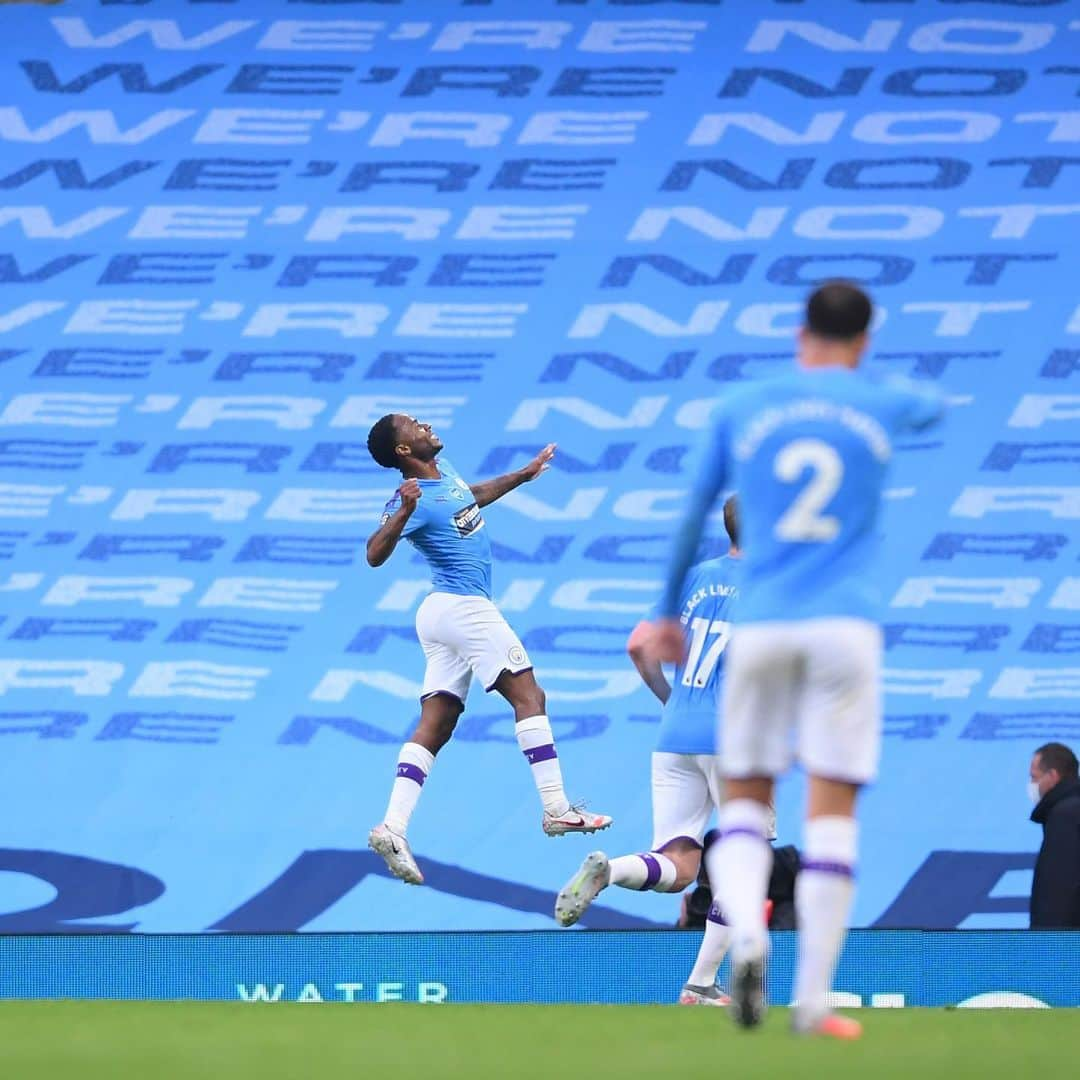 サッカーキングさんのインスタグラム写真 - (サッカーキングInstagram)「. Premier League is Back . 📷Photo by Laurence Griffiths/Getty Images . #マンチェスターシティ #manchestercity #mancity #スターリング #sterling #raheemsterling  #プレミアリーグ #premierleague  #サッカー #Football #サッカーキング #⚽️」6月18日 9時09分 - soccerkingjp