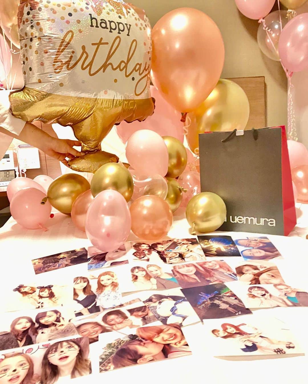 ゆーちゃんさんのインスタグラム写真 - (ゆーちゃんInstagram)「今日で21歳をむかえましたっっ！！ ・  クリスマスも誕生日も  嬉しいことがあった時も 悲しい時も  ほんといつも隣にいて笑顔にしてくれる 可愛い後輩ちゃんへの愛が止まりません🤣🤍 ・  自粛期間でずっと会うの我慢してたから、 久しぶりの再会でこれはたまらん！ ・ ・ 動画見てもらえるとわかるようにうれしすぎて 感動しすぎて 泣きながらまともな日本語が喋れなくなってます笑 ・ プレゼントで喜ばせようと思ってたのに これは やられたなぁ。 大好きだよ〜！！！！ いつもありがとう🥰 ・ ・ ・ ・ いろんなことがあって、今日ここにいて、周りの人との関係あって自分があります。ありがとう。 ・  こうしてみなさんと出会えたことが嬉しいです！ たくさんのメッセージ嬉しくて幸せです！ 21歳の私もみなさん よろしくです！ ・ ・  #birthday #ありがとう #感動しすぎて#語彙力がなくなる  #可愛い後輩ちゃん #溺愛 #좋아요그램 #좋아요환영  #フォロワー募集中  #コメント返し #selfie #いいね返し  #골프 #좋아요 #좋아요반사#다이어트  #미용 #다이어트성공 #自分磨き #オシャレ#粉我 #我的最愛 #时装 #日本的 #Japan #japanese #birthday #誕プレ #サプライズ #誕生日プレゼント #誕生日サプライズ」6月18日 9時18分 - yurina_era999