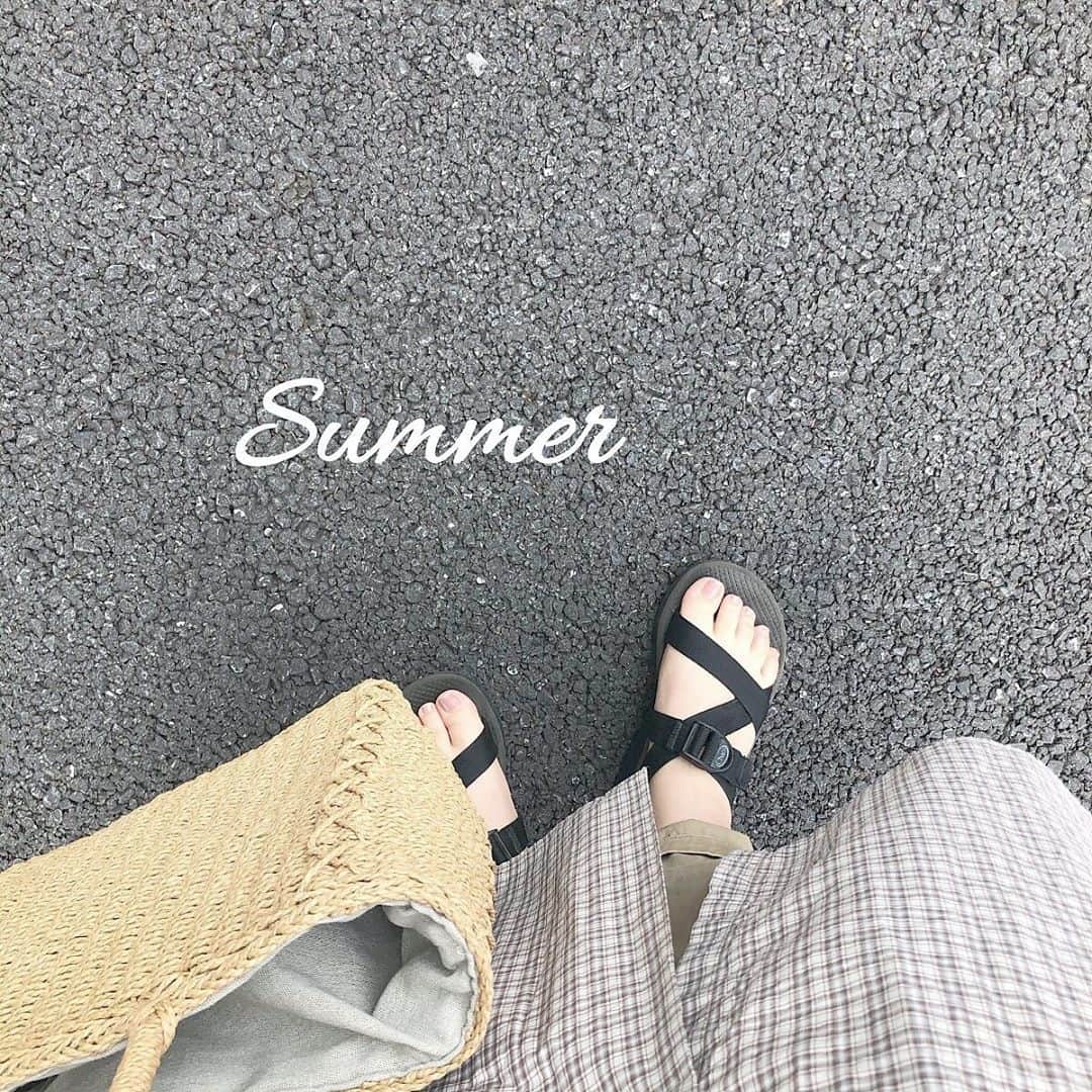PATRA magazineさんのインスタグラム写真 - (PATRA magazineInstagram)「6/17♡スワイプしてね👉「夏のトレンド“スポサン”❤︎」⠀ .⠀ ヌケ感が出せて歩きやすい万能なスポサンは夏にぴったりのシューズ🎀⠀ .⠀ 綺麗めコーデと合わせるのがトレンド♡⠀ .⠀ 色んなデザインがあるから、是非自分のスタイルに合ったスポサンを見つけてみてね❤︎⠀ .⠀ Thank you 🌹 ⠀ @lv____skm / @mii_wear⠀ @hazuki_meow / @akari___0302⠀ @heather_pinkreina / @sayamilk122⠀ .⠀ 今女の子の中で流行っているコトやITEMがあればPATRAをタグ付けして教えてね❤︎⠀ 皆さんのすてきな投稿をぜひ紹介させてください！⠀ .⠀ .⠀ #PATRA #お洒落さんと繋がりたい#おしゃれさんとつながりたい #夏カラー #ホワイトカラー #トレンド #スポサン #きょコ #今日のコーデ #低身長コーデ #淡色コーデ #大人コーデ #スポーツサンダル #ペールトーン #サンダル #夏コーデ #ワントーンコーデ #透け感 #夏シューズ⠀」6月18日 9時30分 - patra__jp