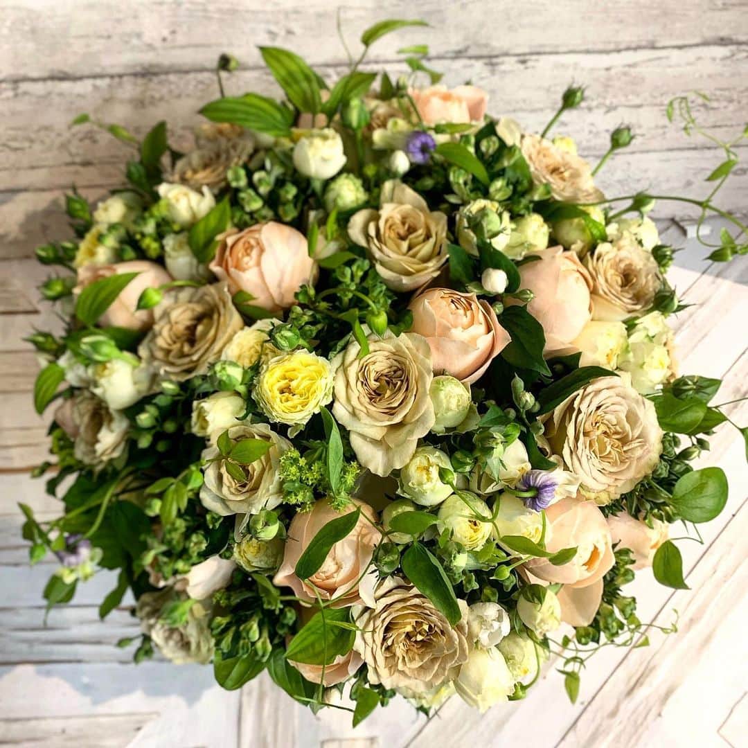 ニコライ・バーグマン・フラワーズ＆デザインさんのインスタグラム写真 - (ニコライ・バーグマン・フラワーズ＆デザインInstagram)「Love Love, the nuances of this one!! #bouquet #nicolaibergmann #flowerartist #ニコライバーグマン」6月18日 9時34分 - nicolaibergmann