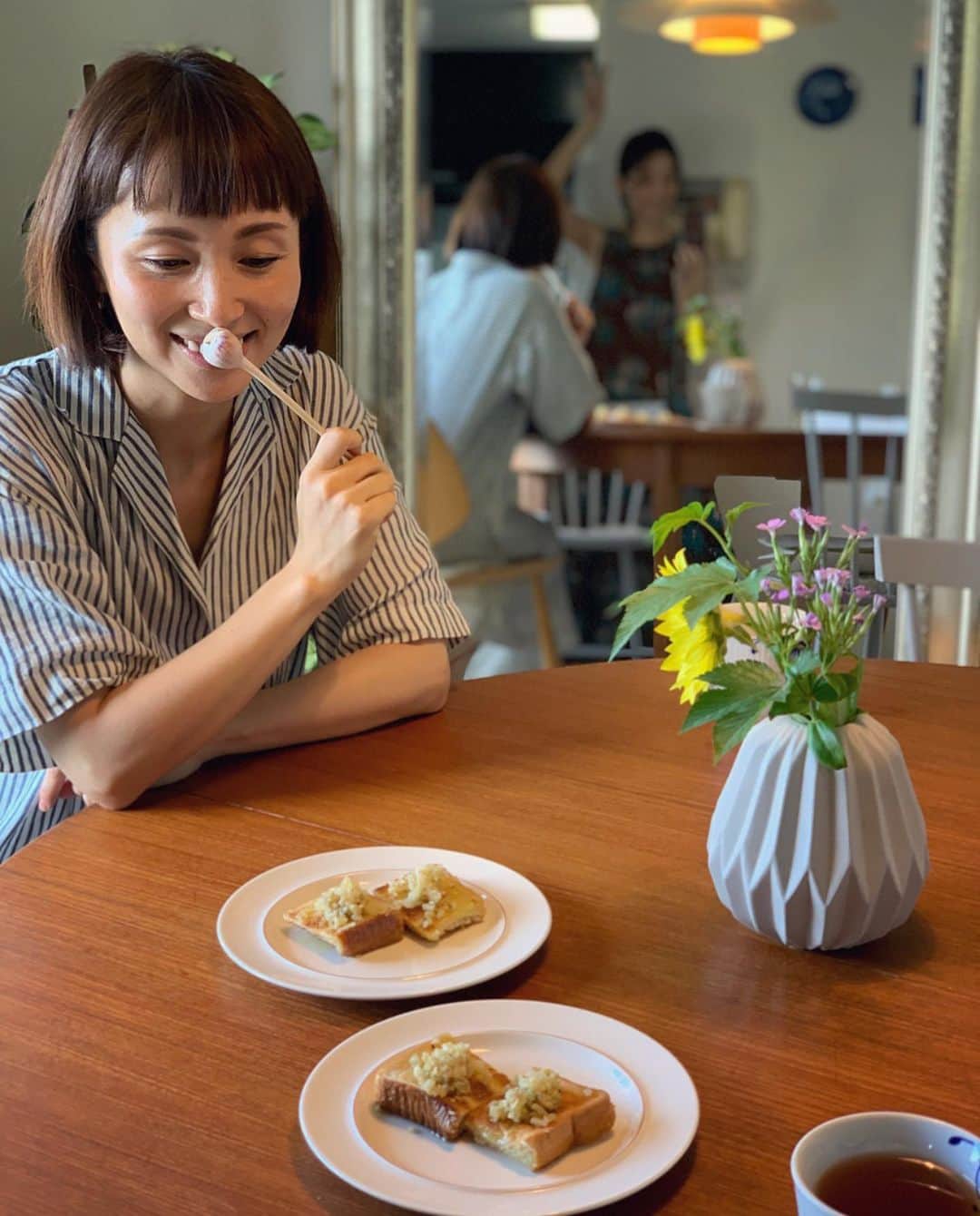 のインスタグラム：「たっくさんニンニクをいただいたので、ガーリックトースト作ってみたwちょっと塩分多かったけど...笑　りえちゃん @vivi_729 美味しいと言ってくれた。優しい。 ・ ・ #ニンニクたっぷり　#ガーリックトースト　#🧄」