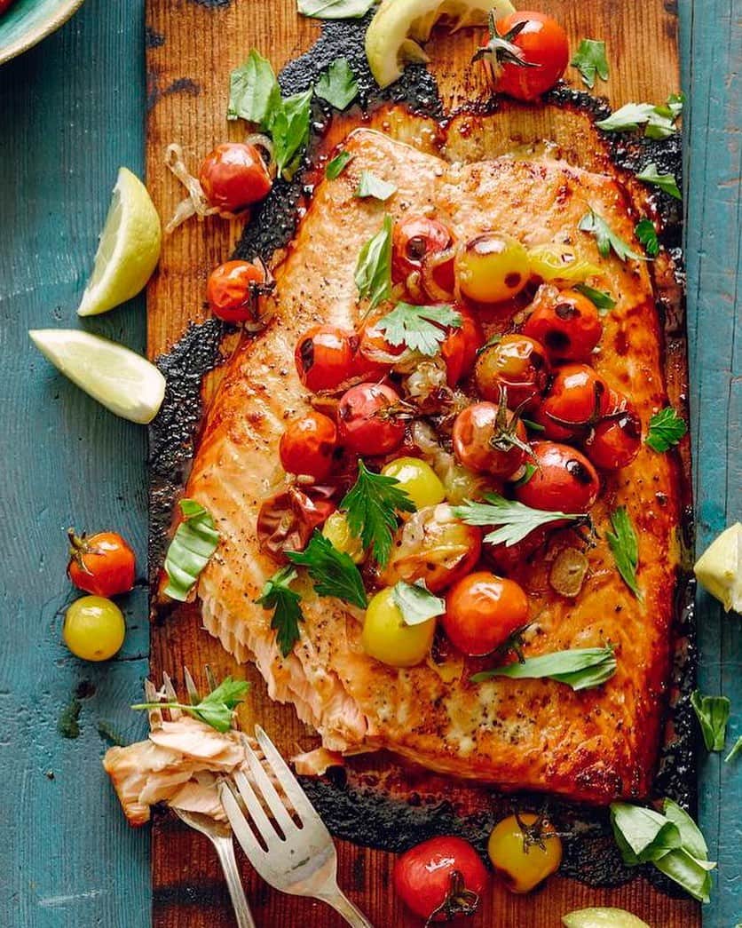 Gaby Dalkinさんのインスタグラム写真 - (Gaby DalkinInstagram)「Did I round up all my dads fav foods for an epic Father’s Day menu we can all use this weekend: sure did!!! Cedar Plank Salmon and a slew of other goodies are over on the blog https://whatsgabycooking.com/fathers-day-menu/」6月18日 10時02分 - whatsgabycookin