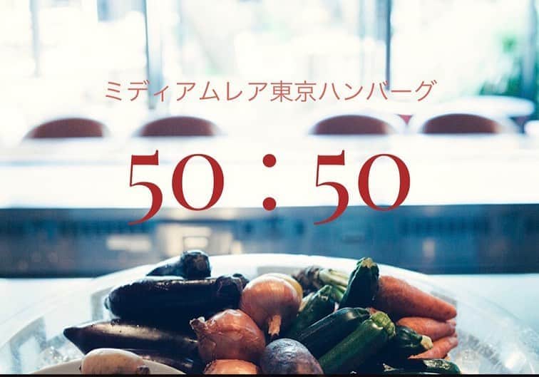 6thbyorientalhotel Officialさんのインスタグラム写真 - (6thbyorientalhotel OfficialInstagram)「*﻿ 【ハンバーグランチ 50:50】﻿ ﻿ ミディアムレア東京ハンバーグランチがさらに美味しくなりました。﻿ ﻿ 『  50 : 50 』﻿ ﻿ お肉とお野菜の割合が50:50の特製ハンバーグ。キャベツに椎茸、玉ねぎ、つなぎにはパン粉の代わりにジャガイモを使用し、牛と豚の独自の配合で美味しく仕上がりました。﻿ ﻿ ただヘルシーなだけでなく、重量250gとボリューム満点。﻿ ﻿ 罪悪感ゼロ、満足感100%のハンバーグランチをぜひご賞味ください。  #6thbyorientalhotel#シクスバイオリエンタルホテル#knotscoffeeroasters  #tokyo#東京#marunouchi#丸の内#yurakucho#有楽町 #coffeestand#lunch#ランチ #cafe#カフェ#dinner#ディナー#bar#バー#steakhouse#ステーキハウス#mediumraretokyo#ハンバーグ#鮨大いにおまかせ#鮨#sushi#パンケーキ#バスクチーズケーキ#ごちめし」6月18日 10時15分 - 6thbyorientalhotel