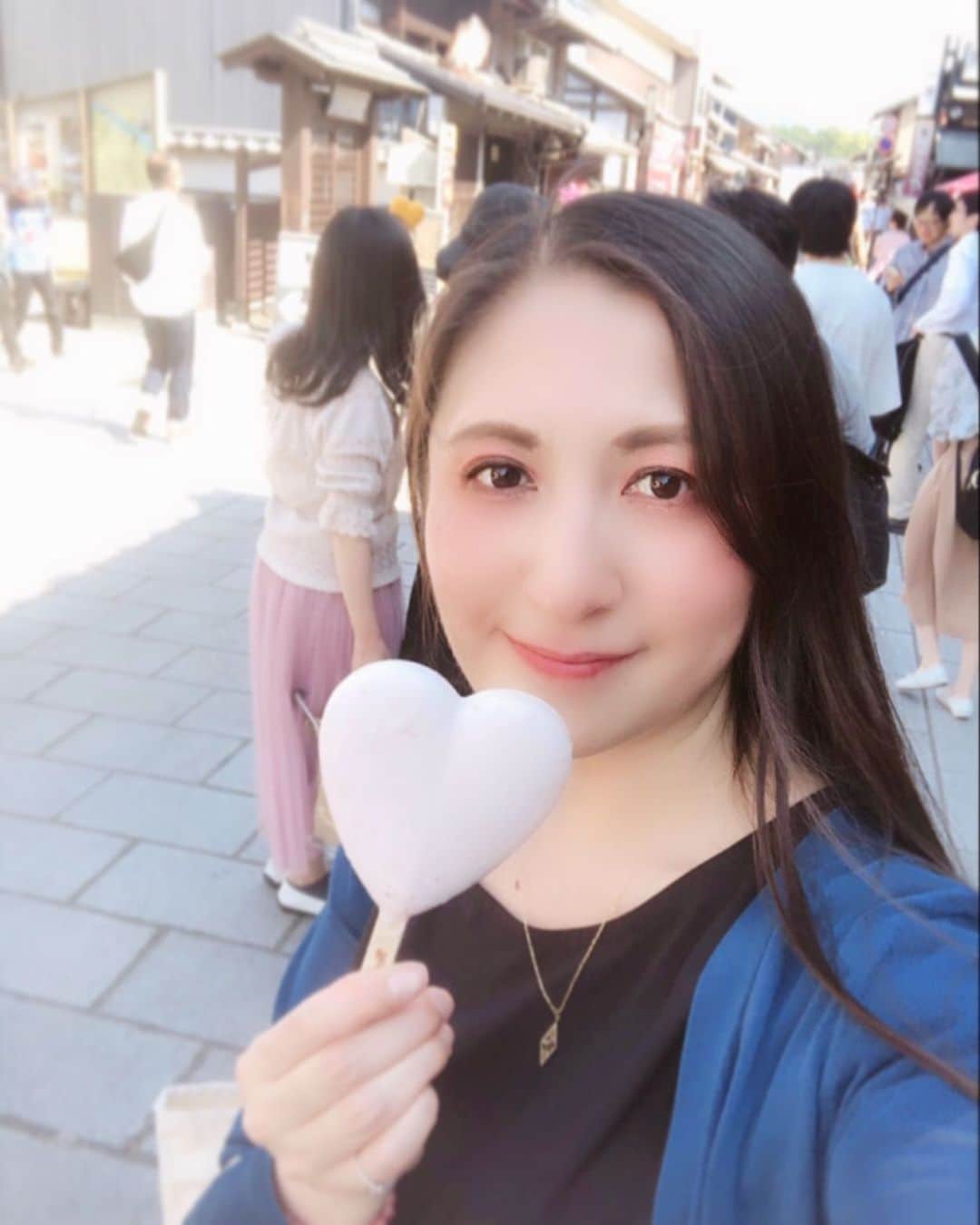 大越かず江さんのインスタグラム写真 - (大越かず江Instagram)「✨*⋆✈ Travel *⋆✈✨ どれくらい前だろう❁⃘*.ﾟ 名古屋へ旅行に行った時の1枚 ! Σp[【◎】]ω･´) ハートのアイスが可愛いな♥️ ✨*⋆✈ Travel *⋆✈✨ How long ago ❁⃘*.゜ One piece from a trip to Nagoya ! Σp[【◎】]ω･´) The heart ice cream is cute ♥️ #名古屋 #nagoya #ハート #トレーニング女子 #trainingday #sexy #セクシー系 #ジム女子 #女優好きな人と繋がりたい #美意識高い人と繋がりたい #コスメ好きさんと繋がりたい #新緑が綺麗 #幸福 #happy #東京 #tokyo #日本 #japan #おうち時間 #hometime #コロナに負けるな #世界平和 #ウォーキング女子 #美魔女モデル #actress #followforfollowback #sky #loveyou #筋トレ女子 #ダイエット仲間募集」6月18日 10時17分 - bluemoonseasky