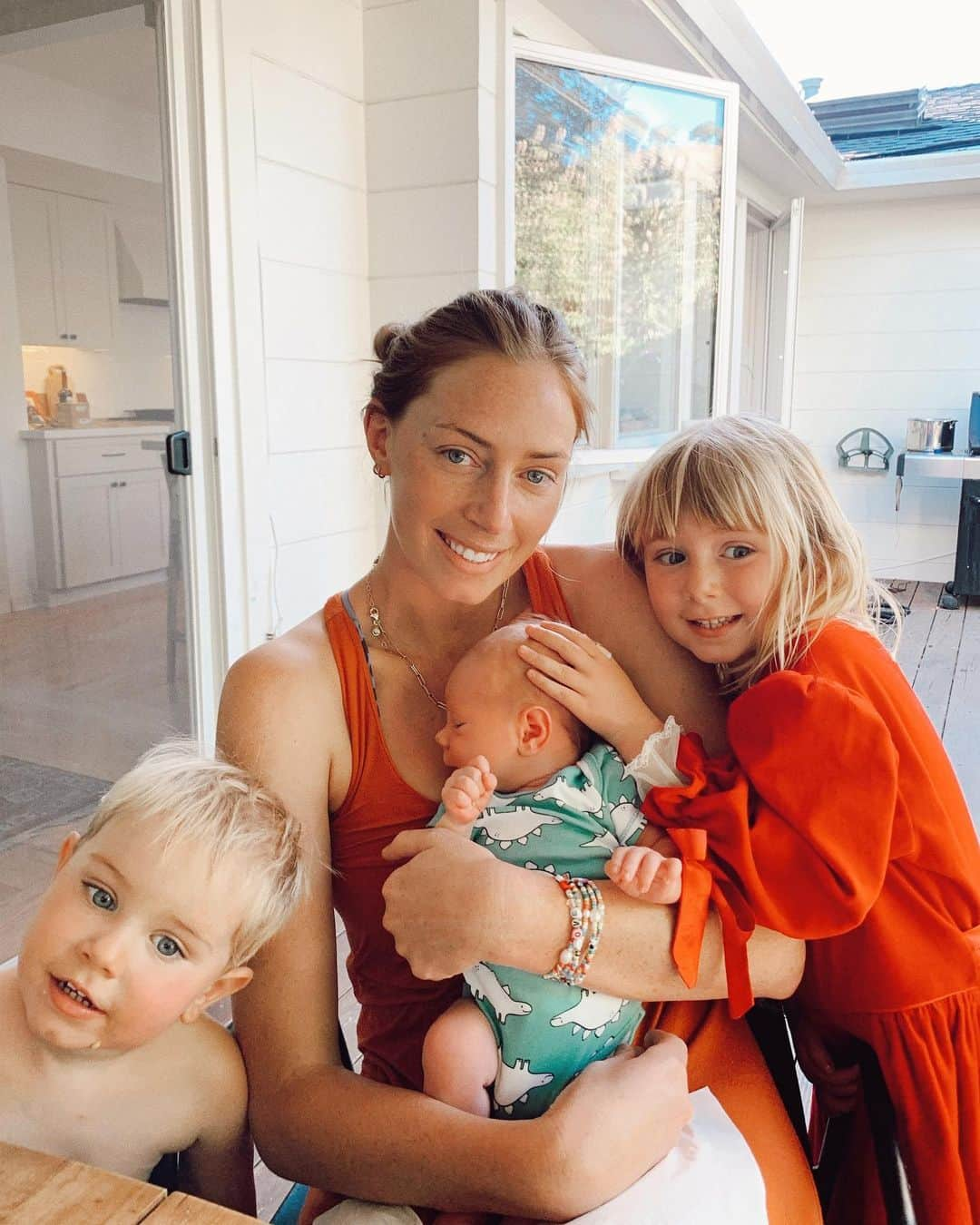 キャロライン・クラークのインスタグラム：「AUNT OF THE YEAR?!」