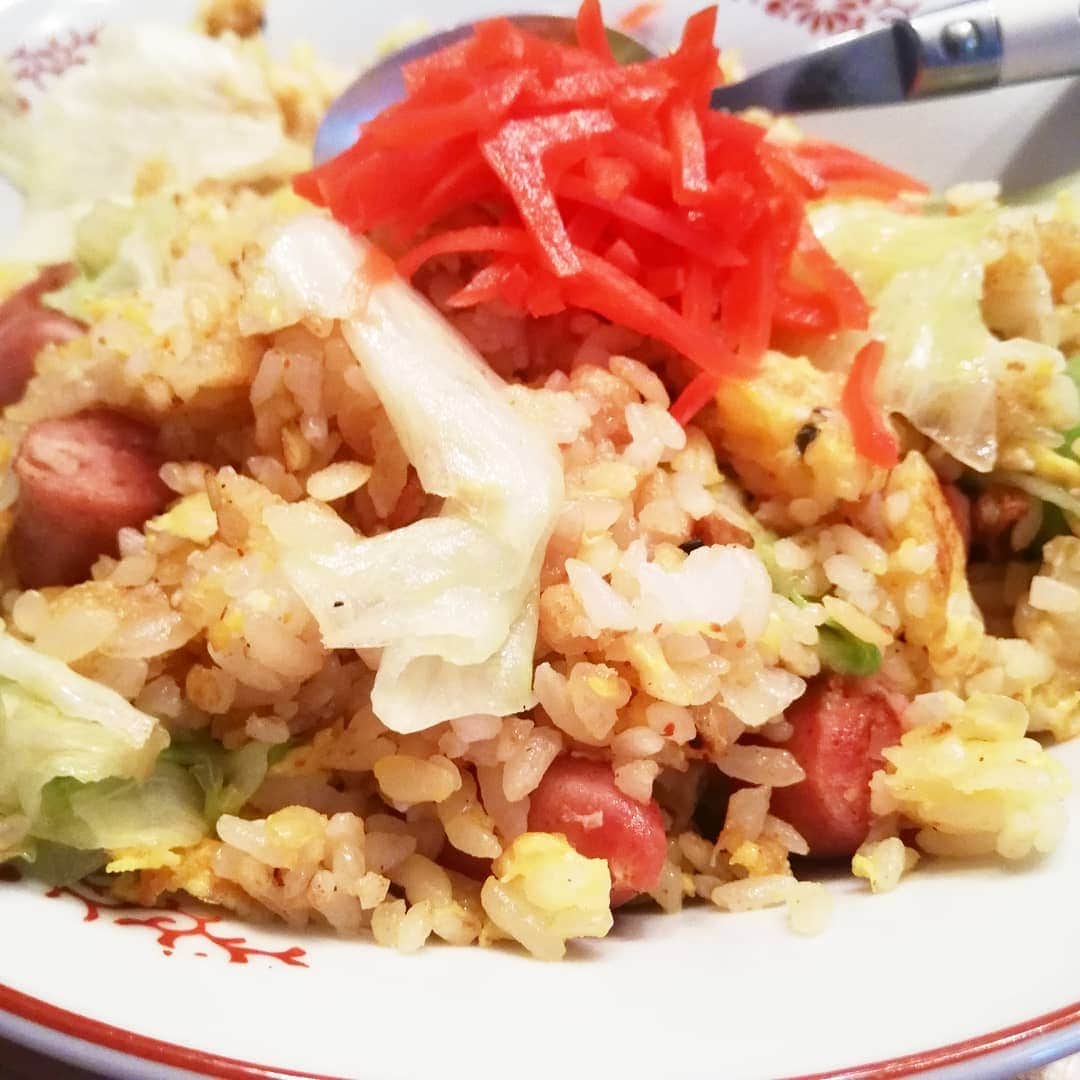 松本隆博のインスタグラム：「しゃきしゃきレタス炒飯 頂きます！！！！ （＾Ｏ＾）」