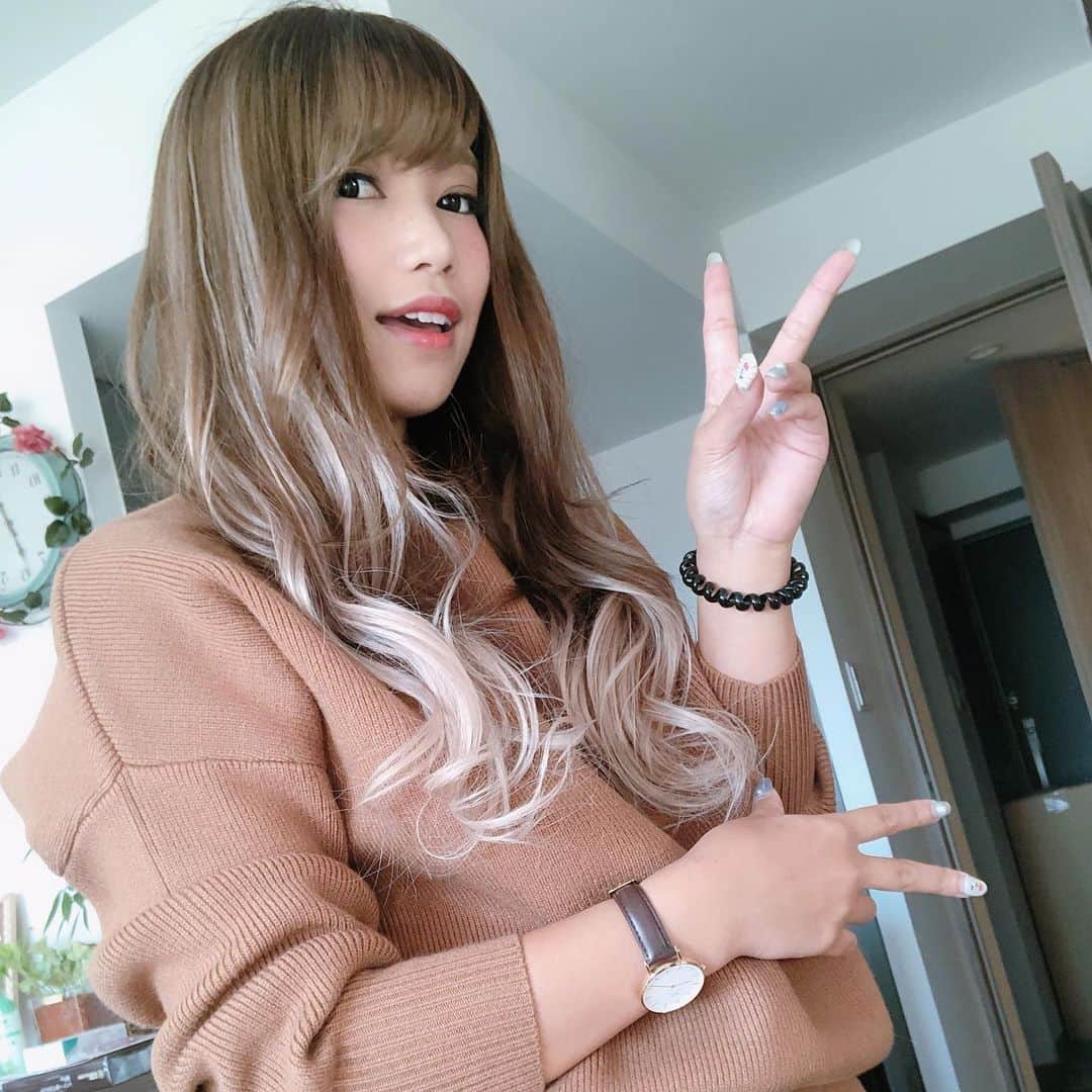 R!Nのインスタグラム：「エクステつけると 一気にギャル感増すよね #throwbackthursday」