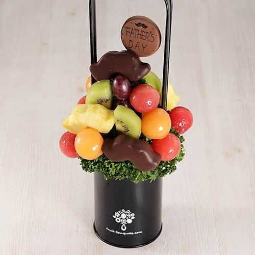 Fruit-bouquets.comさんのインスタグラム写真 - (Fruit-bouquets.comInstagram)「【新商品紹介】 Moustache(ムスタッシュ) . ポップな口ヒゲのモチーフがかわいい、メディア等で話題のフルーツブーケです。 . スイートチョコレートでコーティングしたヒゲのまわりには、 丸くくり抜いたスイカやメロンをアレンジメントしております。 . 父の日ギフト用に「FATHER'S　DAY」のチョコレートプレートをご用意しました。 . #フルーツブーケ #プレジール #フルーツ #花束 #チョコレート#チョコ #西千葉 #千葉 #フルーツケーキ #果物  #サプライズ #記念日 #贈り物  #ギフト #フルーツギフト  #サプライズプレゼント  #インスタ映え #インスタ映えスイーツ  #スイーツ #インスタ映えケーキ  #フォトジェニック #父の日のプレゼント #父の日 #父の日ギフト #父の日ケーキ  #父の日フラワーアレンジメント  #父の日プレゼント #父の日💐 #父の日🌹」6月18日 20時44分 - fruitbouquet.japan