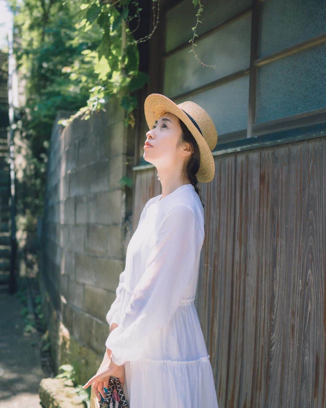 mikicoco00のインスタグラム：「* 🕊🌿 可愛いヌキテパワンピース♡ 肌触りも良くてシルエットもお気に入り🤤 ボタンを開けてレイヤードとして使えるのも嬉しい♡ お家で洗えるのも🙆‍♀️◎ * 天気よくって気持ち良かった日☀️ * * #ワンピース#マキシ丈#コットン #刺繍#インド#washable#onepiece  #レイヤード#2way#夏コーデ#過去写真」