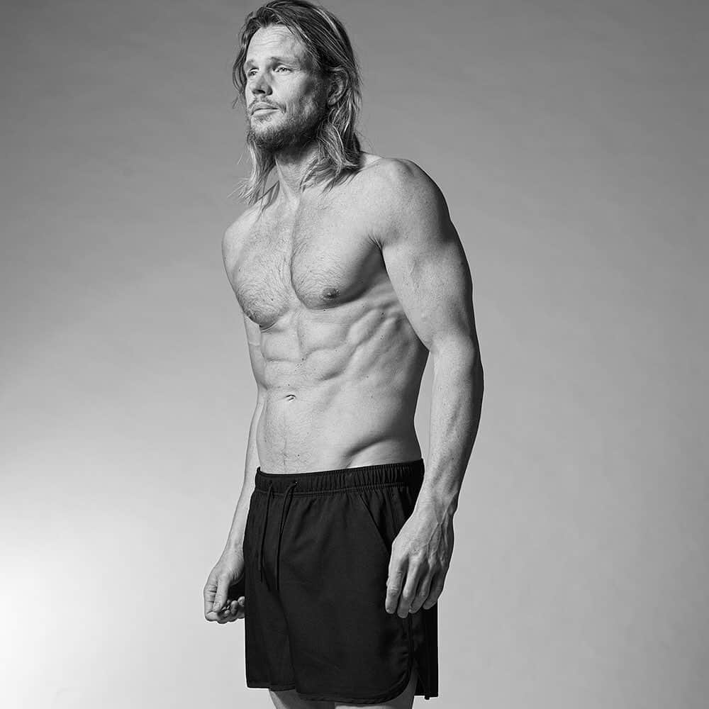 レステロッズのインスタグラム：「Premium Swimwear Black. @iamdanielnilsson @jkfphoto  #originalneverdies #Resteröds」