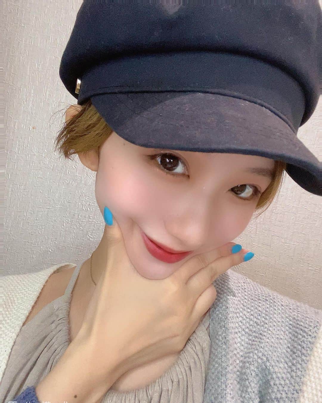 大石ほのかのインスタグラム：「久しぶりメイクもして 自撮りっ📸💓待ってた？笑 . メイク乗りが良すぎるの笑嬉しい✨💓 初めて着るおさがりワンピースきて♡ お店にちょこっと顔だしてきました💓😆笑 . 久しぶりまいちゃんとかくみさんに会えて お話出来て嬉しかったなぁ💓✨✨ エレベーターまで2人とも送ってくれてwww ありがとうだ😂😂みんな大好き～ .  #likeforlikes#photooftheday#followforfollowback#likeforfollow#follow4follow#instagood#❤#いいね返し#かわいい#夜遊び#乳スタグラム#巨乳#谷間#酒#Love#飲み会#ススキノ#ホステス#キャバクラ#キャバ嬢#ニュークラブ#バルセロナグループ#フィリア#歌舞伎町#六本木#中洲#北新地#ミナミ#錦#栄」
