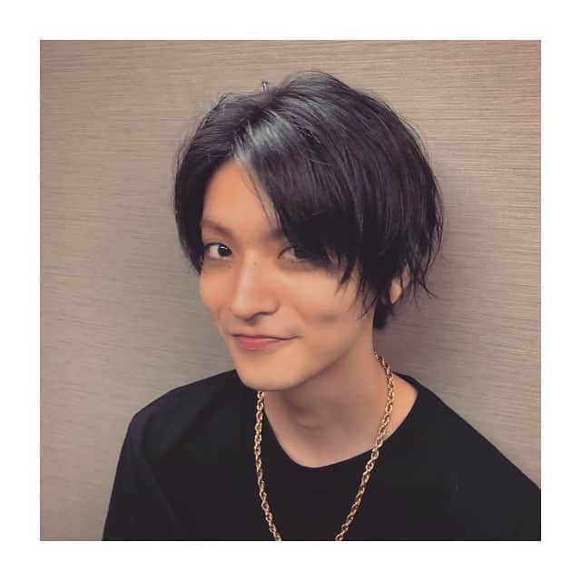 山本涼介のインスタグラム：「黒髪だーー！ 久しぶり！！！ #黒髪」