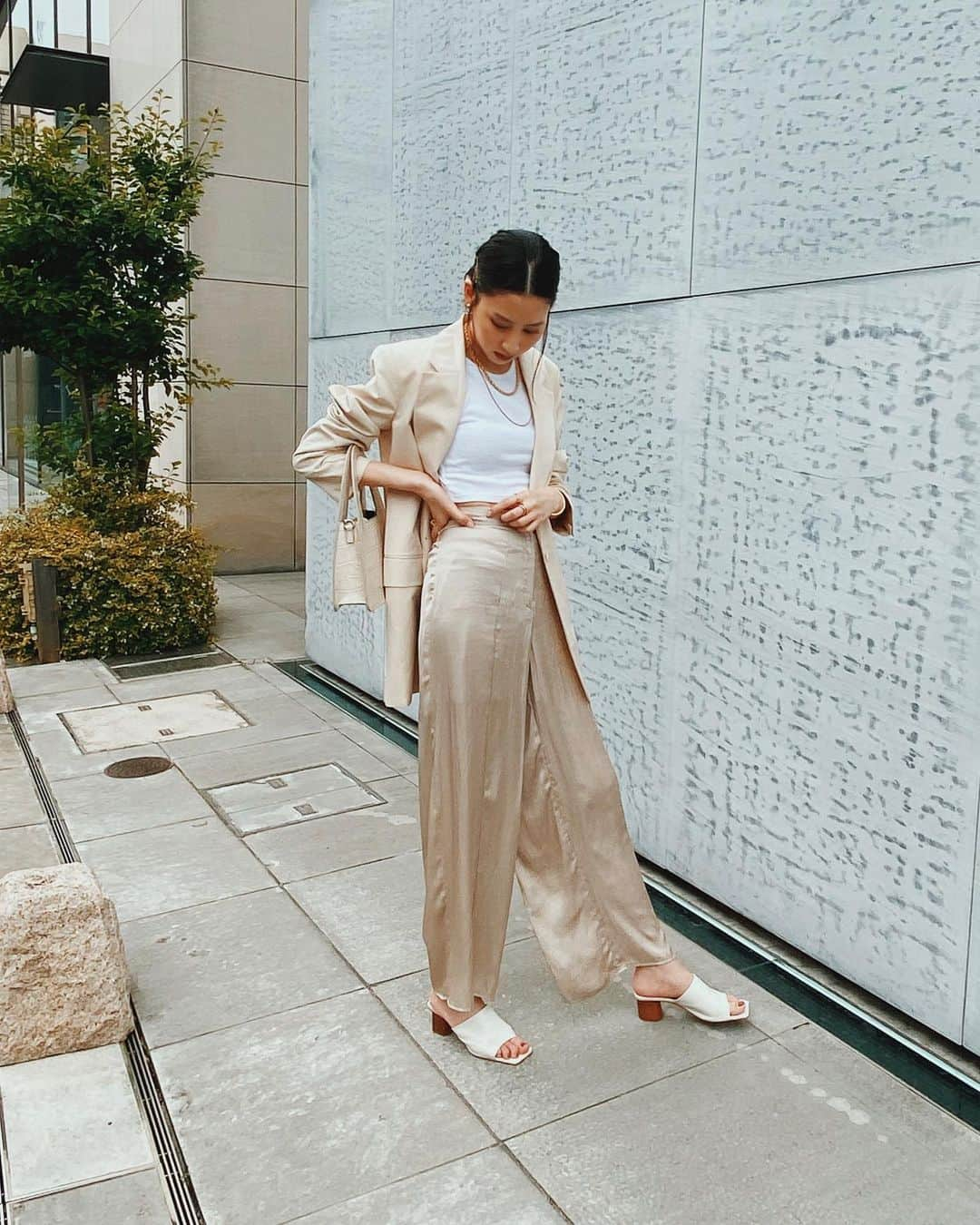 河北麻友子さんのインスタグラム写真 - (河北麻友子Instagram)「FASHION JACKET: ARKET TANK TOP: ZARA PANTS: Ameri SHOES&BAG: Zara #FASHION #OOTD」6月18日 21時25分 - mayukokawakitaofficial