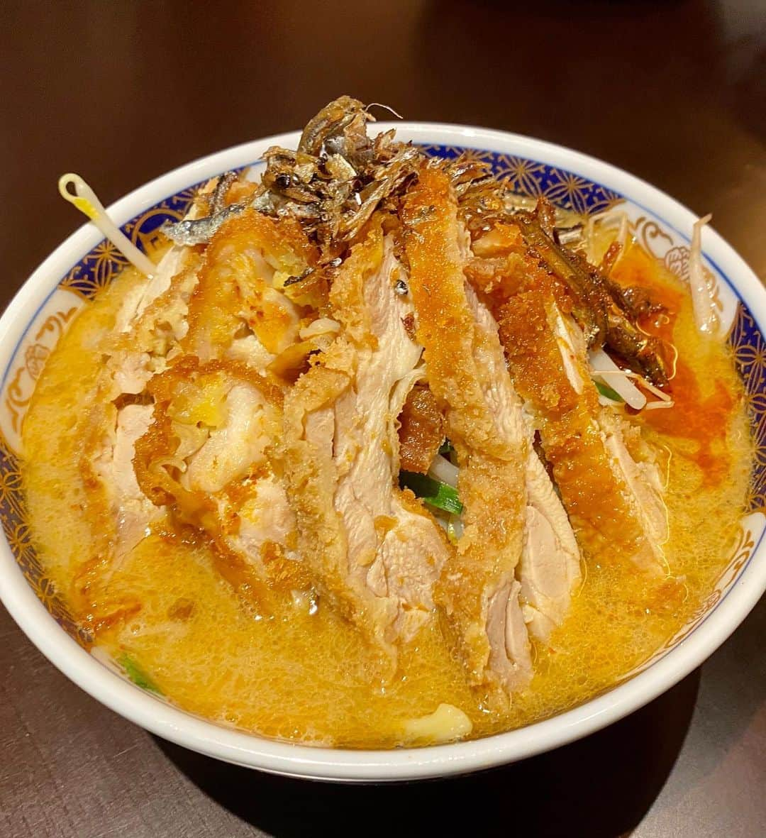 本谷亜紀さんのインスタグラム写真 - (本谷亜紀Instagram)「煮干ラーメン凪とRED U-35 受賞料理人森枝幹氏がフードロスゼロラーメンでコラボレーション🍜ということでレセプションへ😘❤️渋谷PARCO4階CHOMPOOで明日から一週間提供されます！！ ㅤㅤㅤㅤㅤㅤㅤㅤㅤㅤㅤㅤㅤ 本来廃棄されていまう煮干しのガラをエスニックラーメンにアレンジ🥺今日は会場から配信もしました🥴 ㅤㅤㅤㅤㅤㅤㅤㅤㅤㅤㅤㅤㅤ  CHOMPOO×ラーメン凪　煮干ジャック限定企画『ニボビアガーデン』 2020年6月19日(金)～6月25日(木) #ラーメン凪　#chompoo #渋谷パルコ  #ラーメン #らーめん #拉麺 #라면#ramen#noodle  #つけ麺 #まぜそば #汁なし #麺 #麺活 #ラーメン巡り #ラーメンインスタグラマー #麺スタグラム #rameninstagramer  #travel #foodie #にぼしジャック」6月18日 21時37分 - akichi0518_ramen