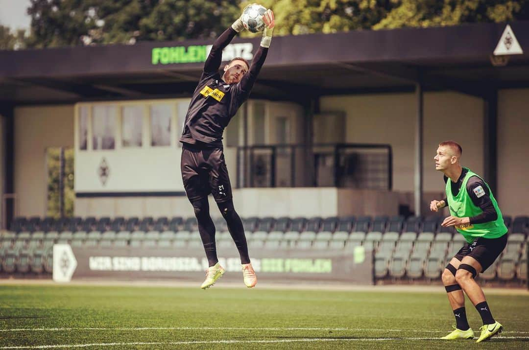 トビアス・ジッペルさんのインスタグラム写真 - (トビアス・ジッペルInstagram)「⚽️🐎 #training #bmg #borussia @borussia @pumafootball 📸 @hi_iam_chris」6月18日 21時50分 - tobsen_21