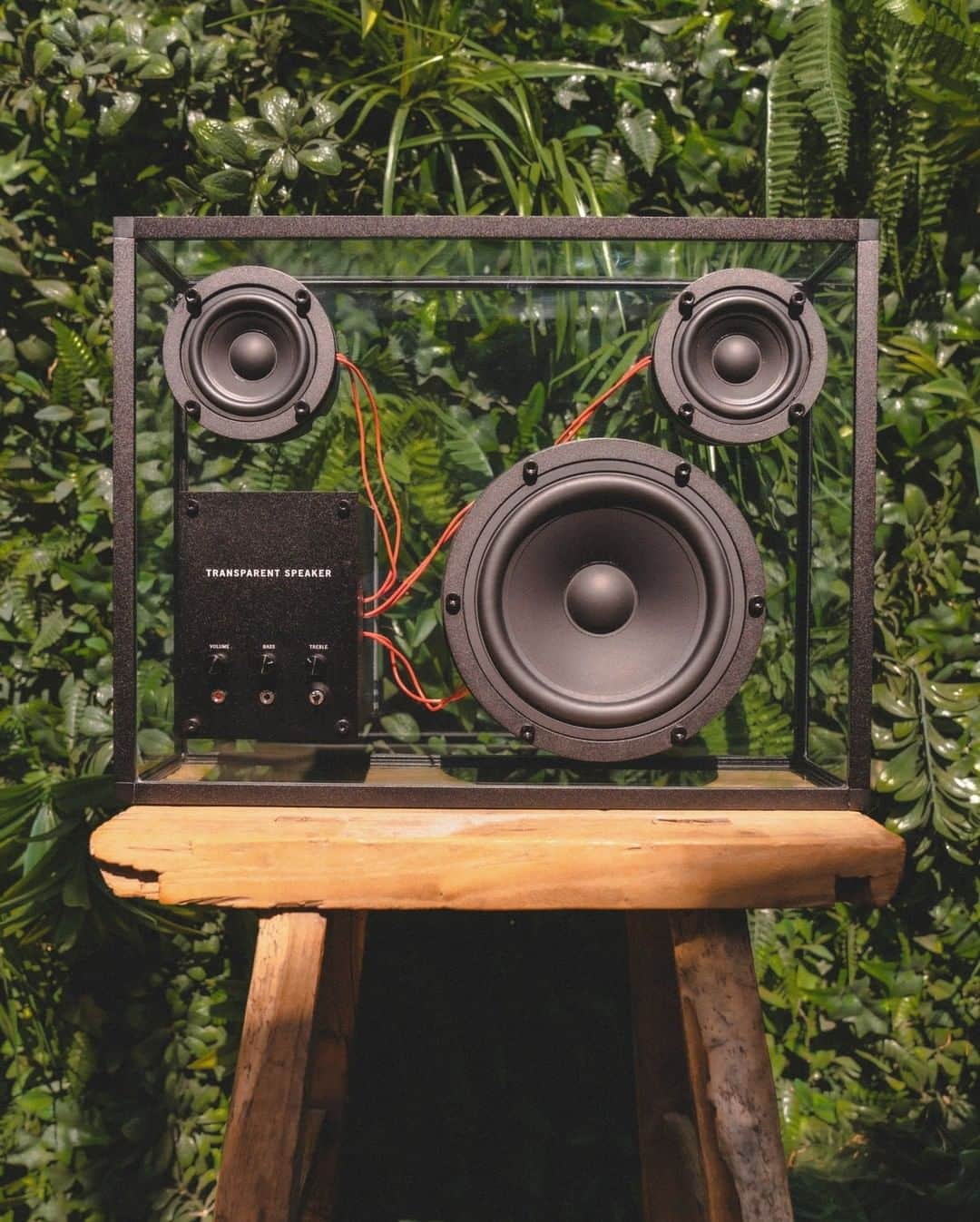 MR PORTERのインスタグラム：「Here’s a statement piece to upgrade your BBQ 🔊 If the quality of your grill is in doubt, @transparentspeaker's rich bass, clear mid-range and crisp highs will more than make up for your culinary defects. Now all you need to do is decide on the playlist (and give your neighbours a reason to be out for the day). #MRPORTERathome」