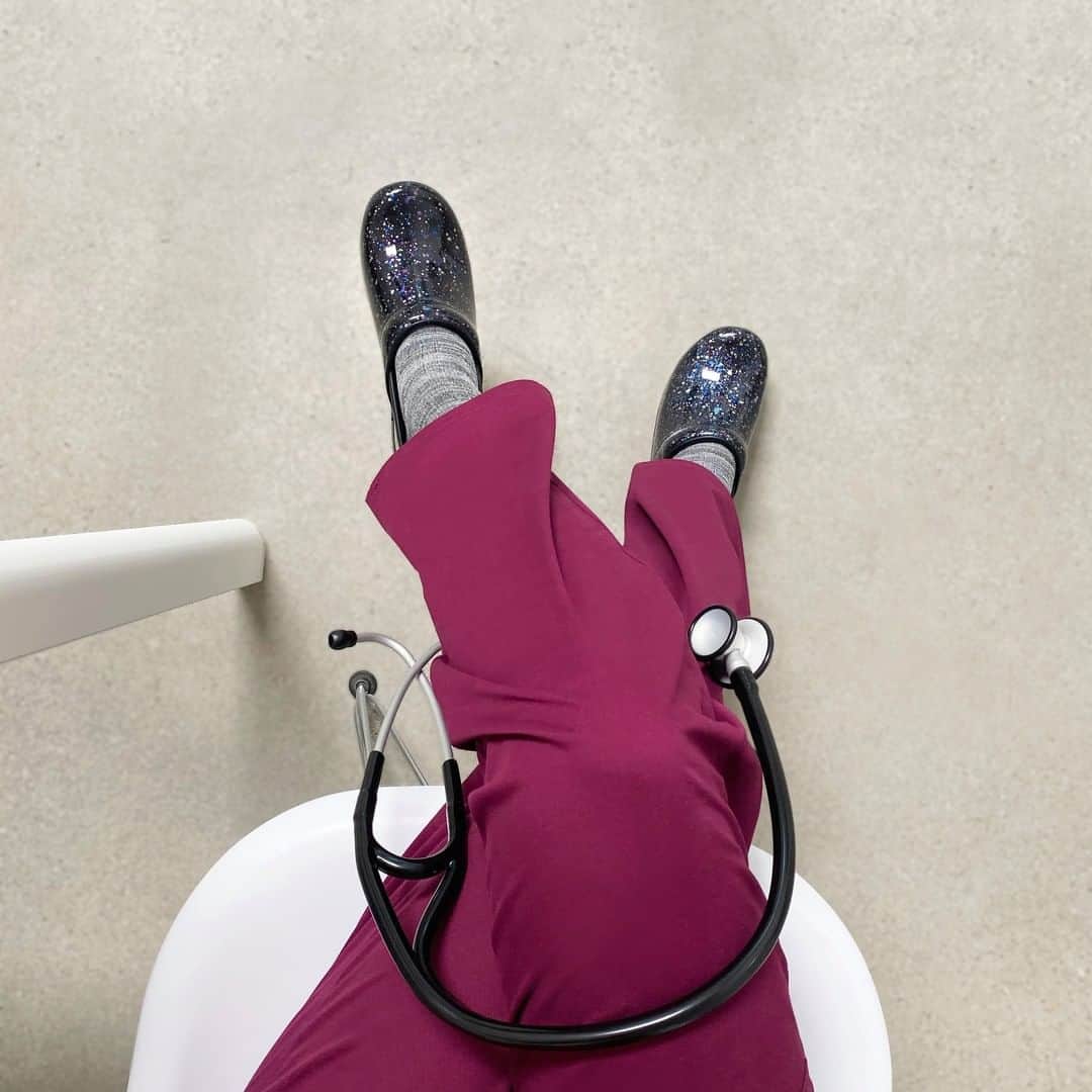 ダンスコのインスタグラム：「Do you know someone who could use some new clogs?  How to enter:  1) Nominate a nurse or healthcare worker by tagging them in the comments. 2) Make sure you’re following @dansko on Instagram.  Dansko has been proud to support nurses and healthcare workers throughout their journey, and through our donation efforts over the past eight weeks. This year, we are celebrating nurses and healthcare workers all year long!  Giveaway Rules: Giveaway runs 06/18/20 at 9:00 AM EST - 06/21/20 at 11:59 PM EST. No purchase necessary. One winner, as nominated and tagged by the submitter, will be randomly selected and notified via DM. Verification that winner is a nurse or healthcare worker may be required in the form of a nurse’s badge or ID. Winner will win one pair of Dansko shoes from the current collection with a total estimated retail value of $150. Giveaway not associated with Instagram. Full terms and conditions at the link in the bio.」