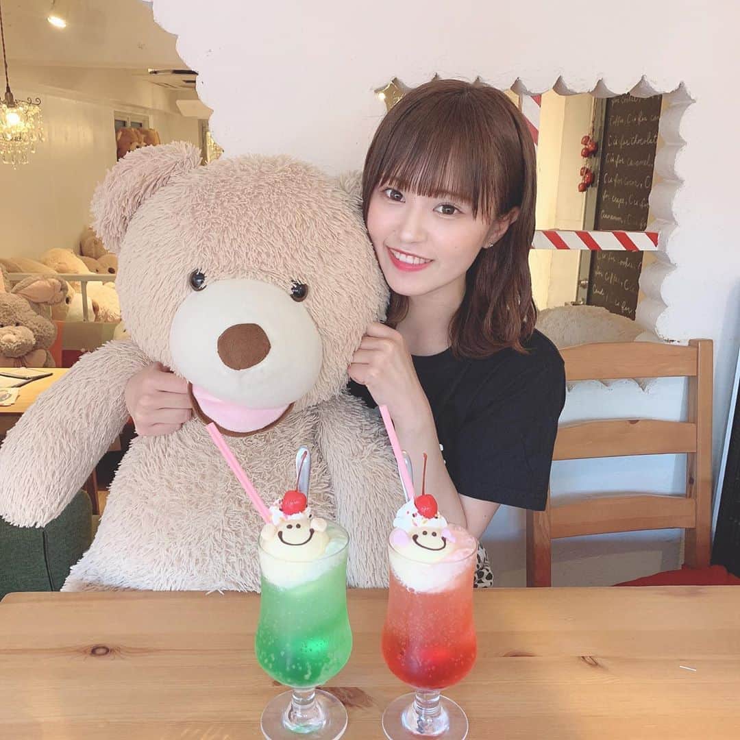 のインスタグラム：「🧸Baby king kitchen ＆ ALLC's CAFE🧸  可愛すぎるくまに囲まれた空間で席にくまが座ってて、しかもクリームソーダのアイスもニコちゃんの絵が書いてあって全てが可愛すぎた、、、（ ⸝⸝⸝ᵕ ᵕ⸝⸝⸝ ）‪‪❤︎‬ クリームソーダは8種類の味があるらしくて私は緑担当だし緑のメロンソーダにしてみた🍈💚 オールシーズカフェ🧸 @toynobox  クリームソーダ ¥680 〒１６６－０００２ 東京都杉並区高円寺北３－２－１５珍来ビル２F 営業時間： １１：３０～２１：００(L.O.20:30) 定休日：不定休（年末年始） TEL/FAX:０３－５３５６－９９６０  高円寺駅から徒歩6分で近くて行きやすかった‪‪❤︎‬ 前から気になってたカフェに行けて嬉しい、、、ご飯も可愛かった✨  #高円寺カフェ #高円寺グルメ #くまのぬいぐるみ #オールシーズカフェ #オールシーズカフェ高円寺 #クリームソーダ  #カフェ巡り #カフェ巡り部 #カフェスタグラム #東京カフェ #東京カフェ巡り #オシャレカフェ #カフェごはん #patra_mag #patra_popup #cafestagram #retrip_nippon #retrip_cafe #retrip_tokyo #allcscafe #推しカラー #担当カラー #น่ารัก #여행스타그램 #เทวรูป #japao #cafeteria #패션 #gourmet」