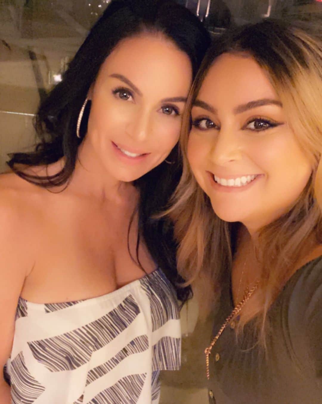 Kendra Lustさんのインスタグラム写真 - (Kendra LustInstagram)「Love her @sheena_zar ❤️ wish i got to see u more. Dinner was good but better company 🙌🏻 #Vegas #friends」6月18日 13時21分 - kendralust